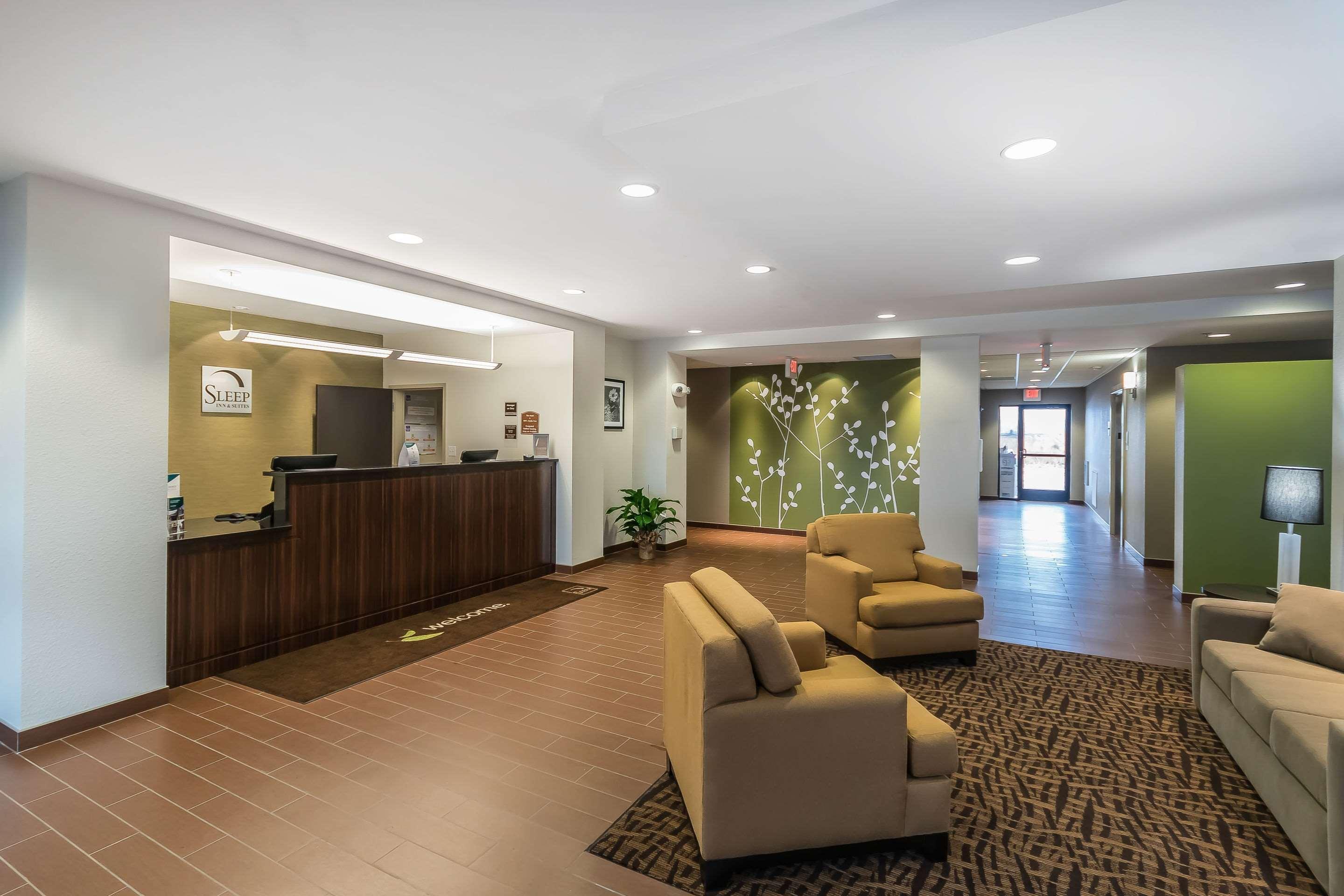 Vista Lobby Sleep Inn & Suites