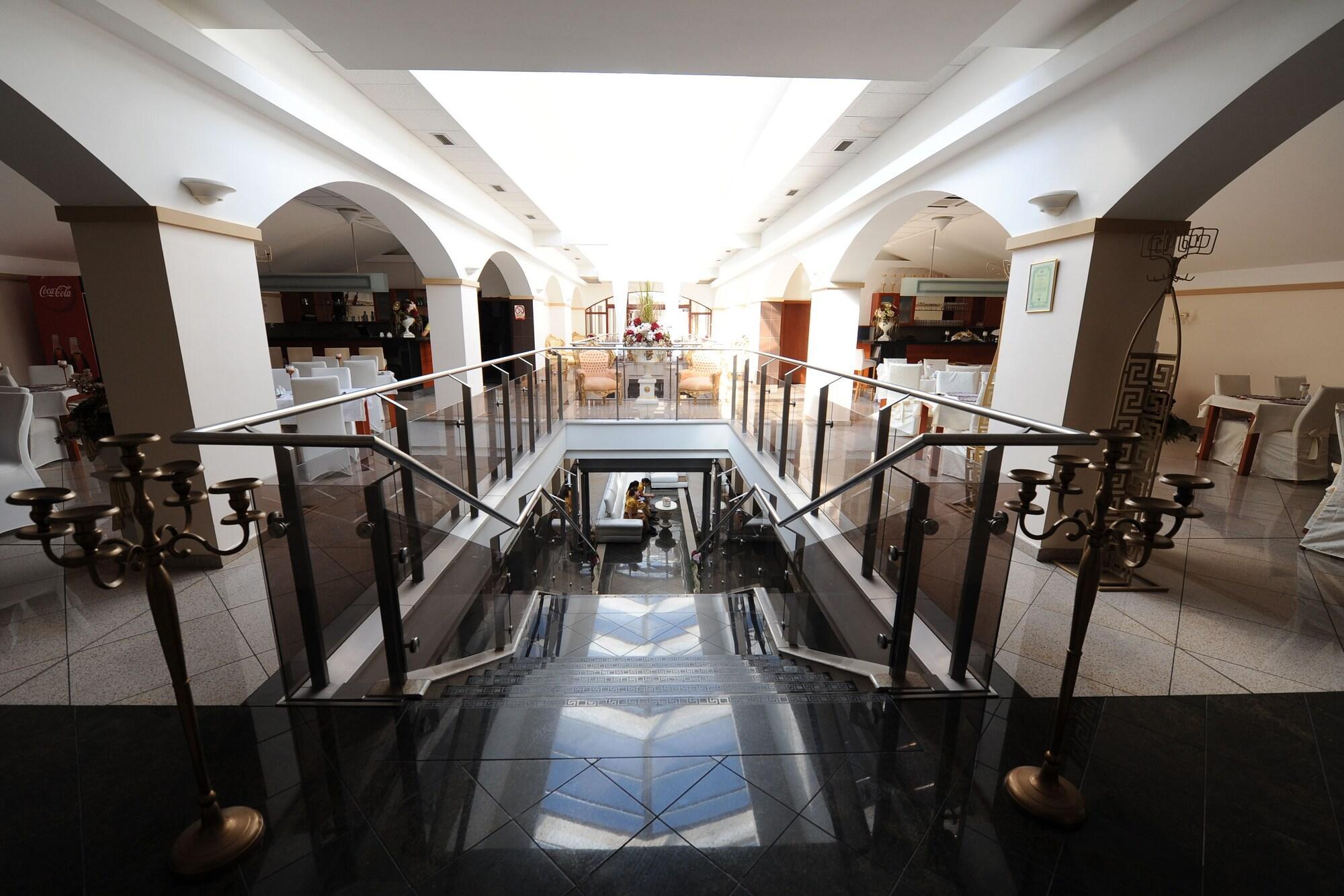 Centro de Negocios Hotel Max Plaza