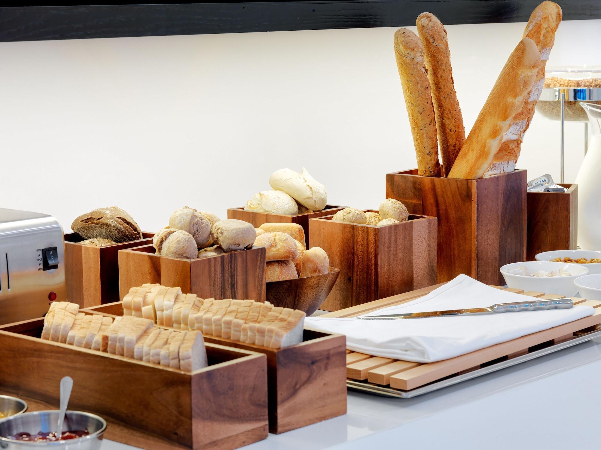 Restaurant H10 Art Gallery