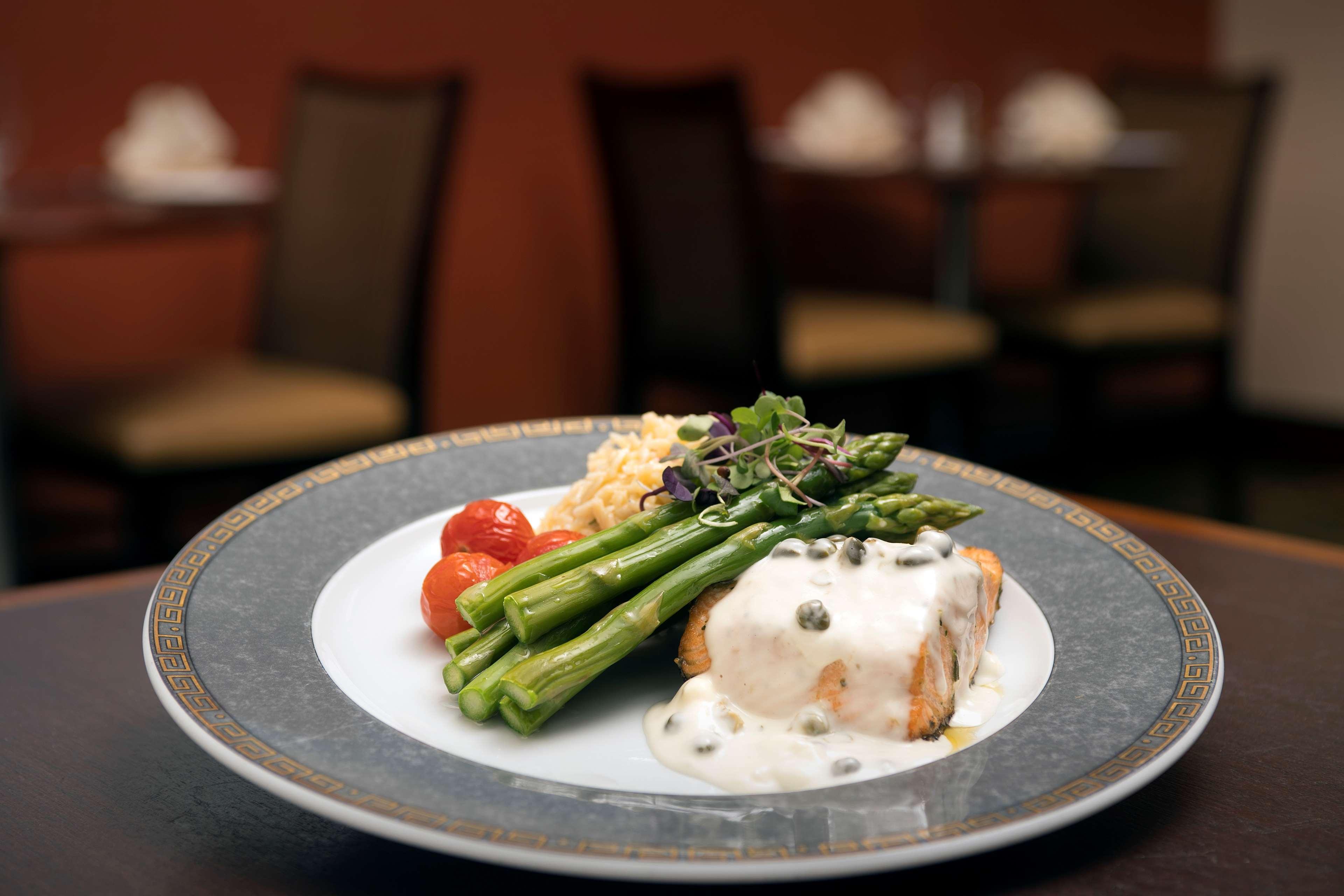 Restaurant DoubleTree by Hilton Sterling - Dulles Airport