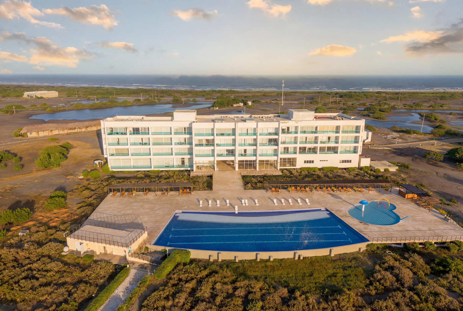 Vista Exterior Marina Puerto Velero