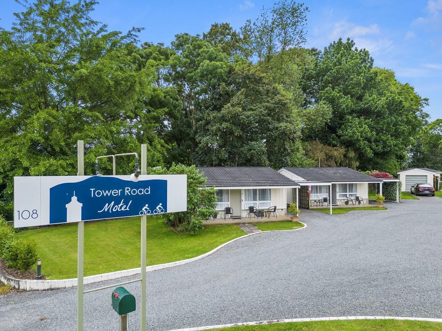 Varios Tower Road Motel