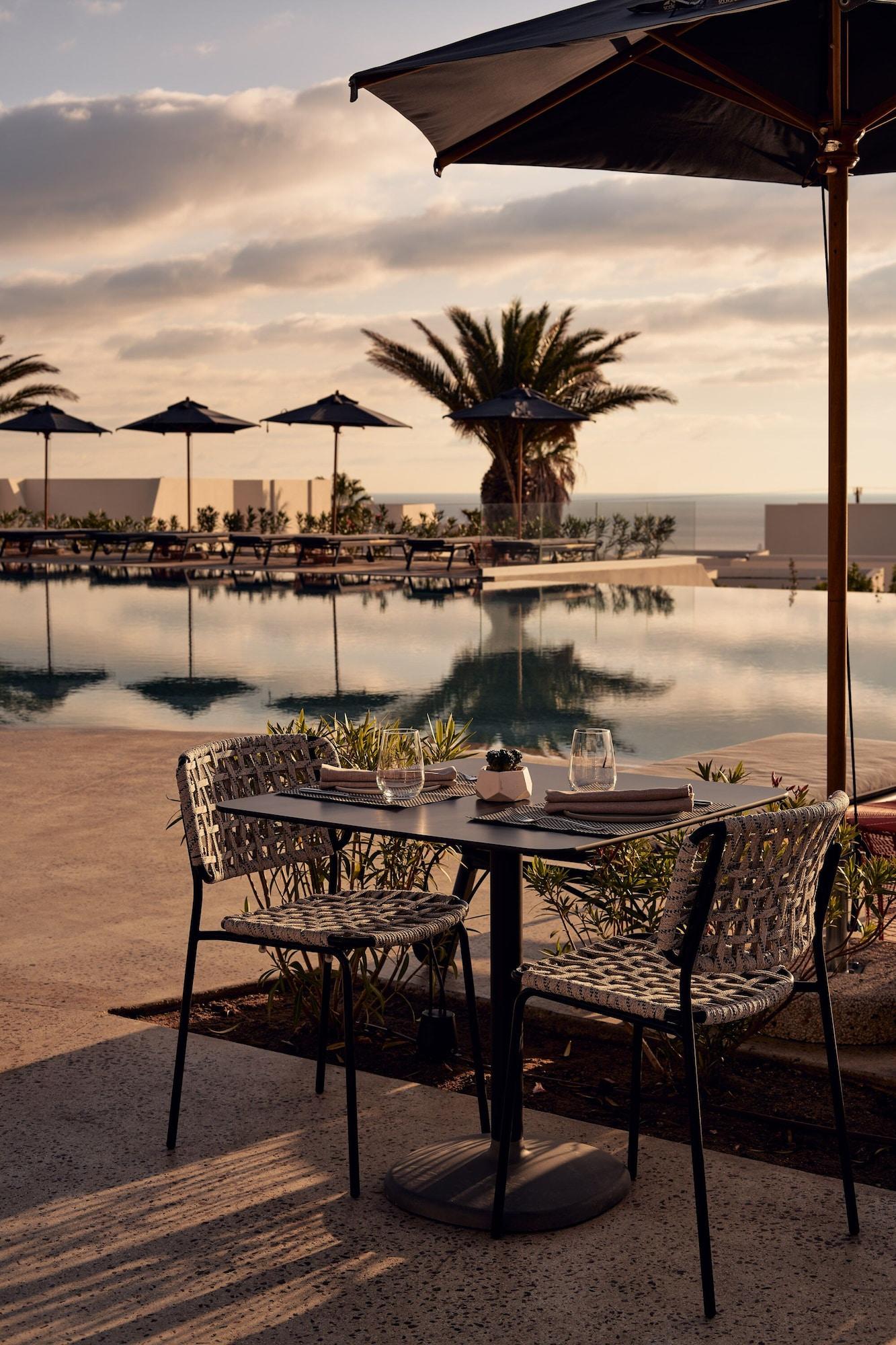 Restaurant NOŪS Santorini