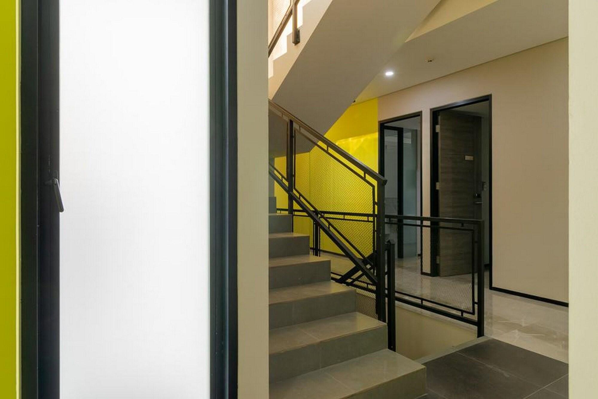 Comodidades del Alojamiento RedDoorz Plus near Senayan City