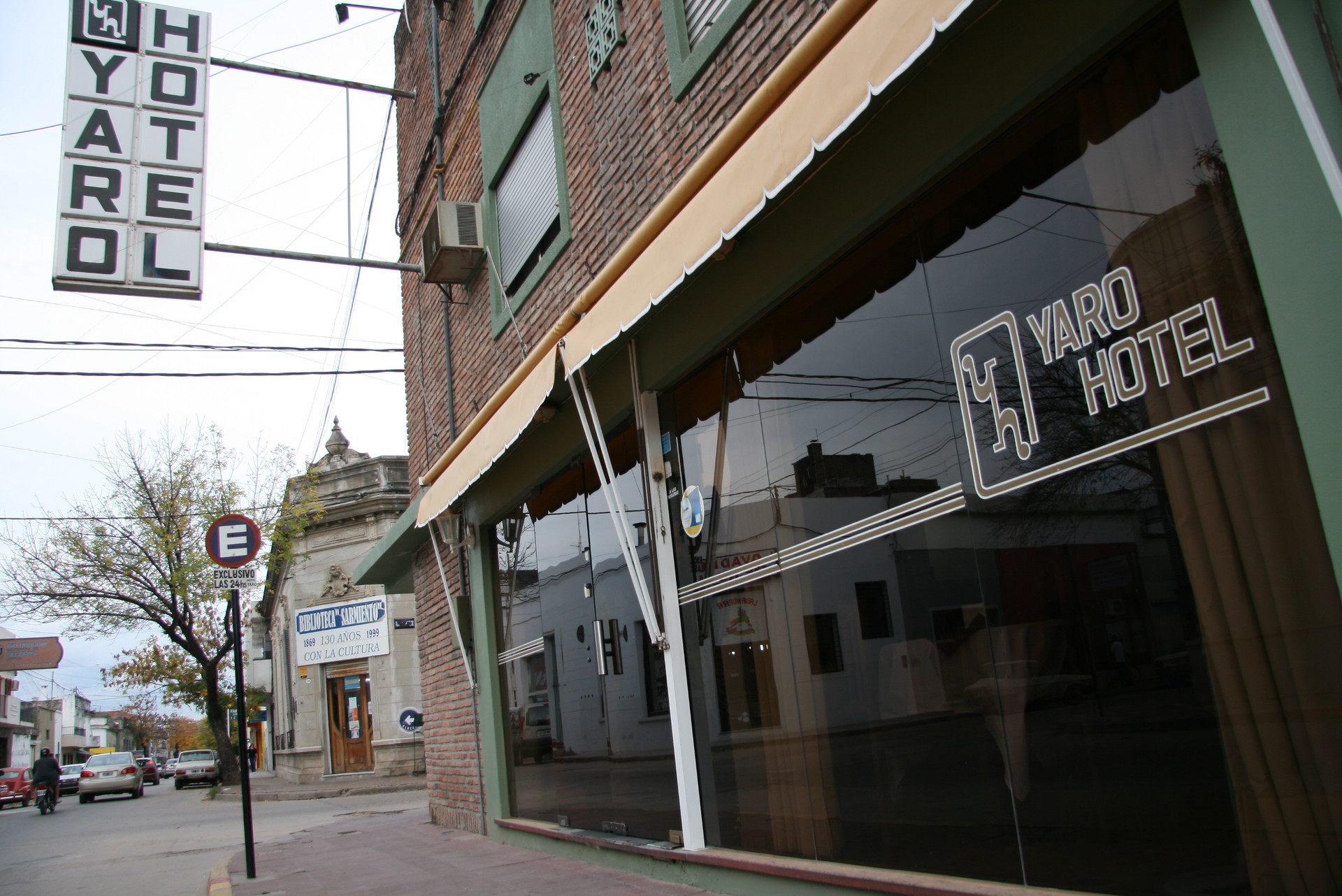 Vista Exterior Hotel Yaro