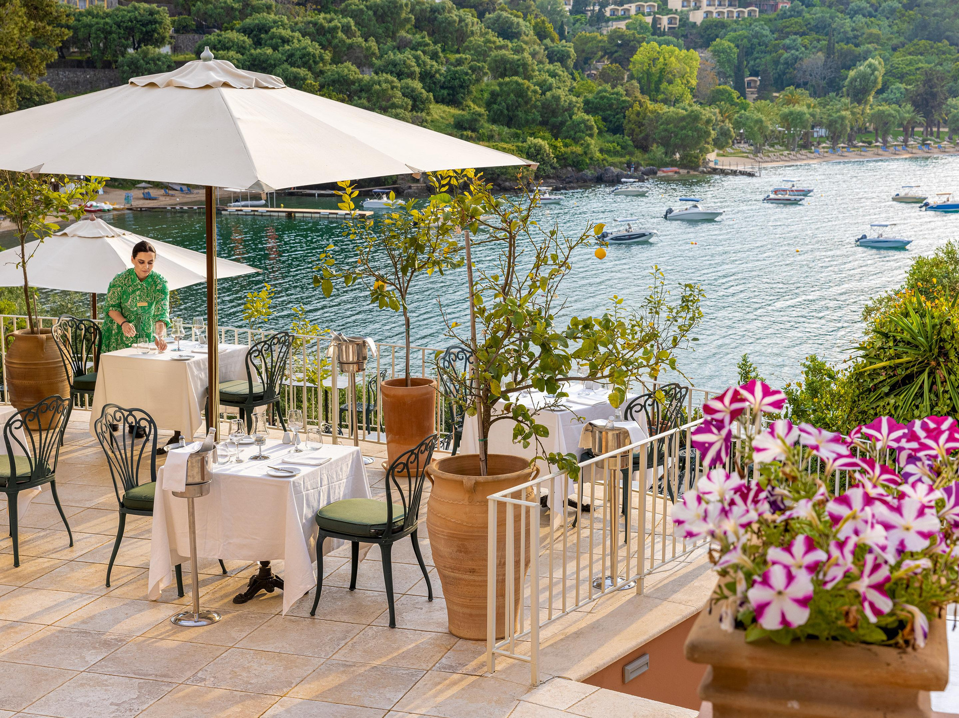 Restaurant Grecotel Eva Palace, Beach Luxury Resort