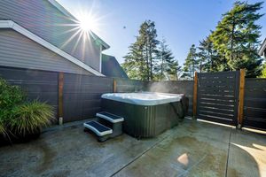 Alquiler Vacacional - Pet Friendly Retreat - 2 Blks To Beach & Town, W/Wifi, Hot Tub & Frplc, MCA#1284