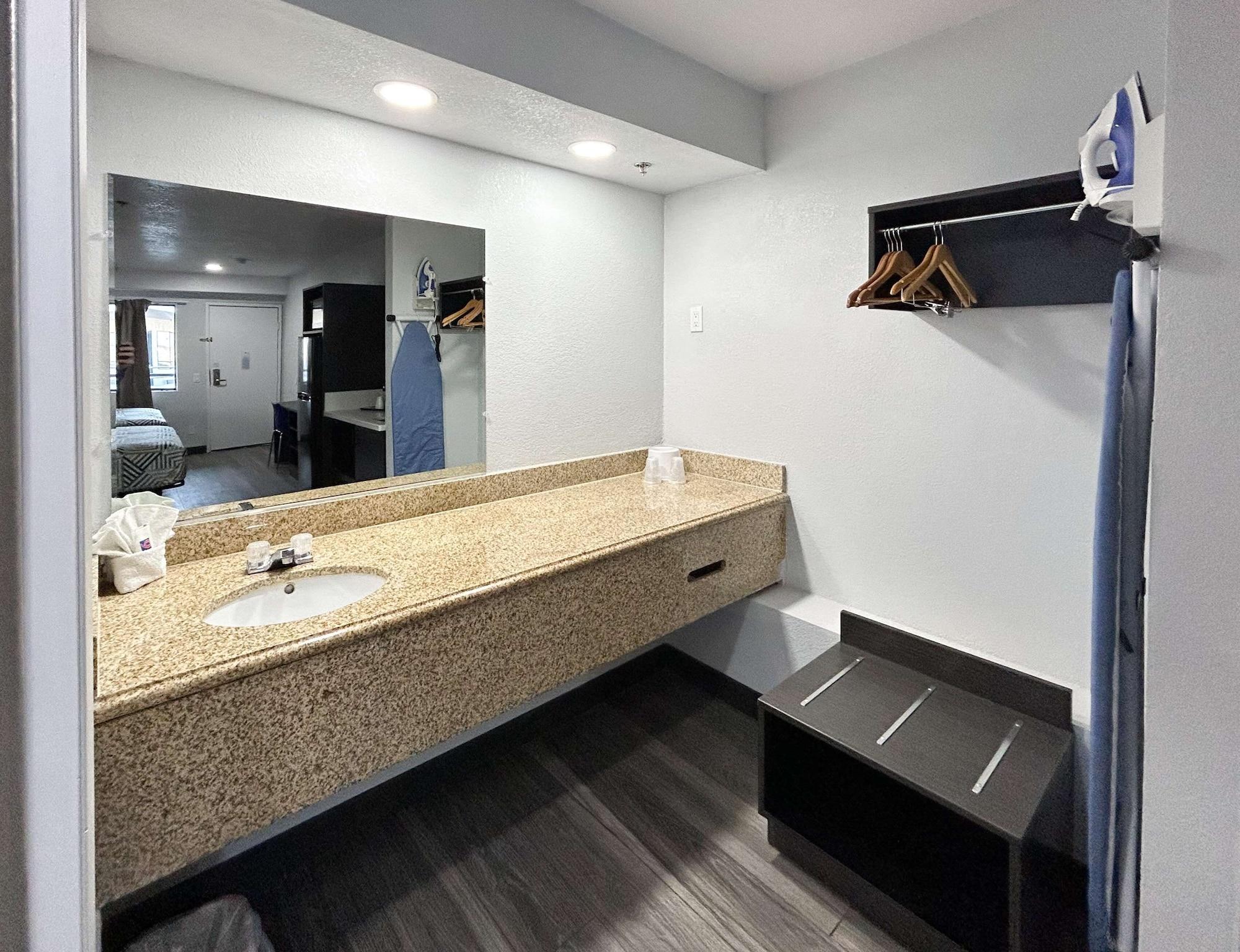 Equipamiento de Habitación Studio 6 Bakersfield, CA - South