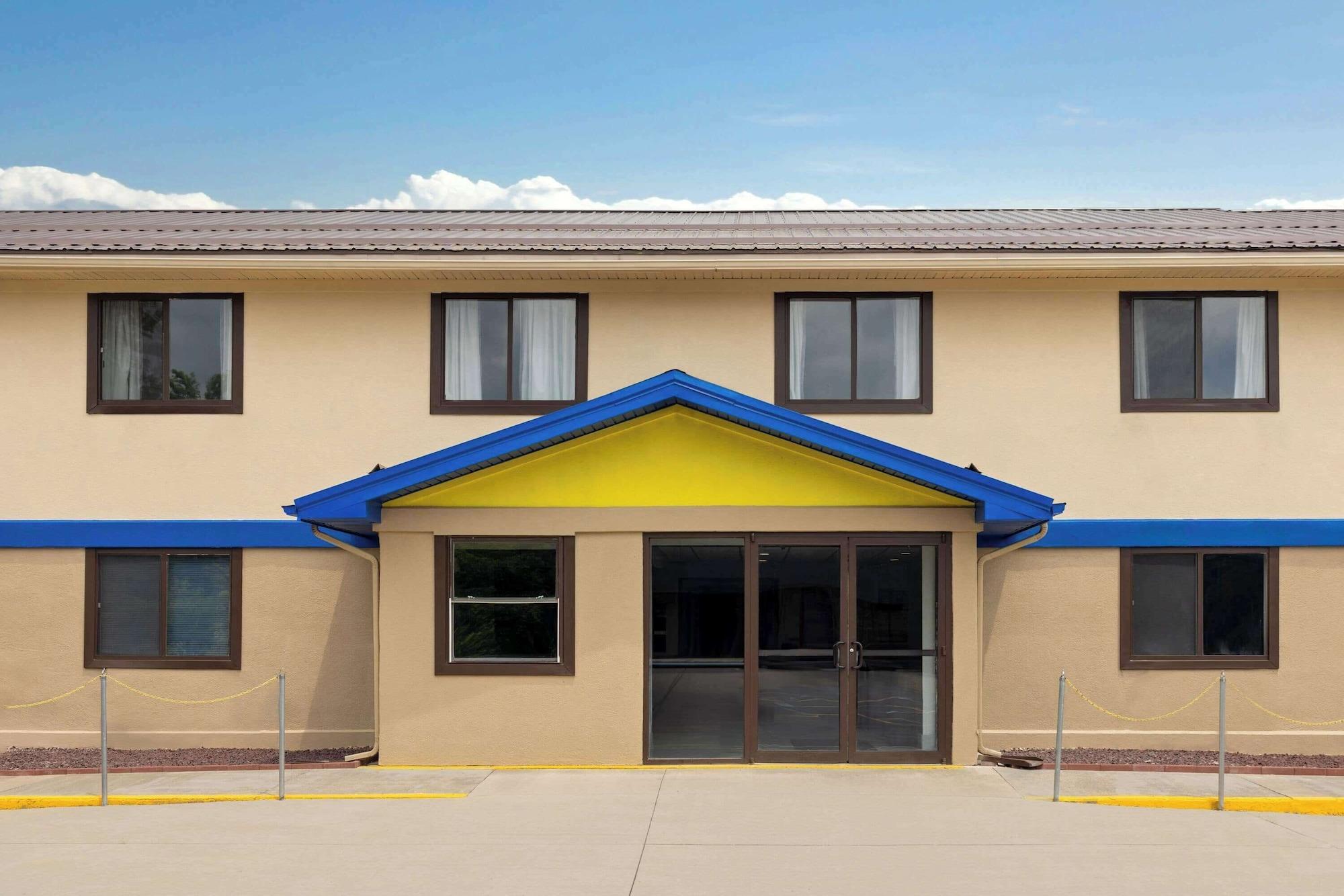 Vista Exterior Days Inn by Wyndham Hornell NY