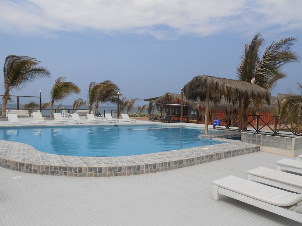 Vista Piscina El Refugio de Vichayito