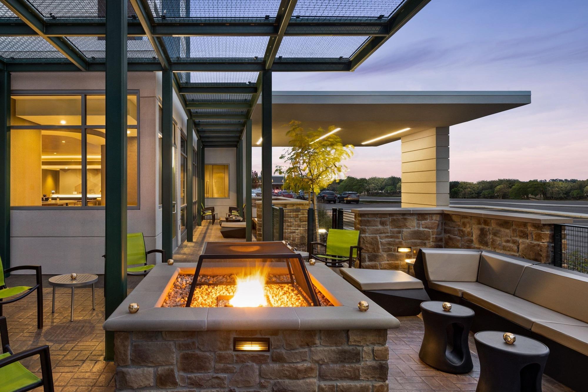 Restaurant SpringHill Suites by Marriott Camp Hill