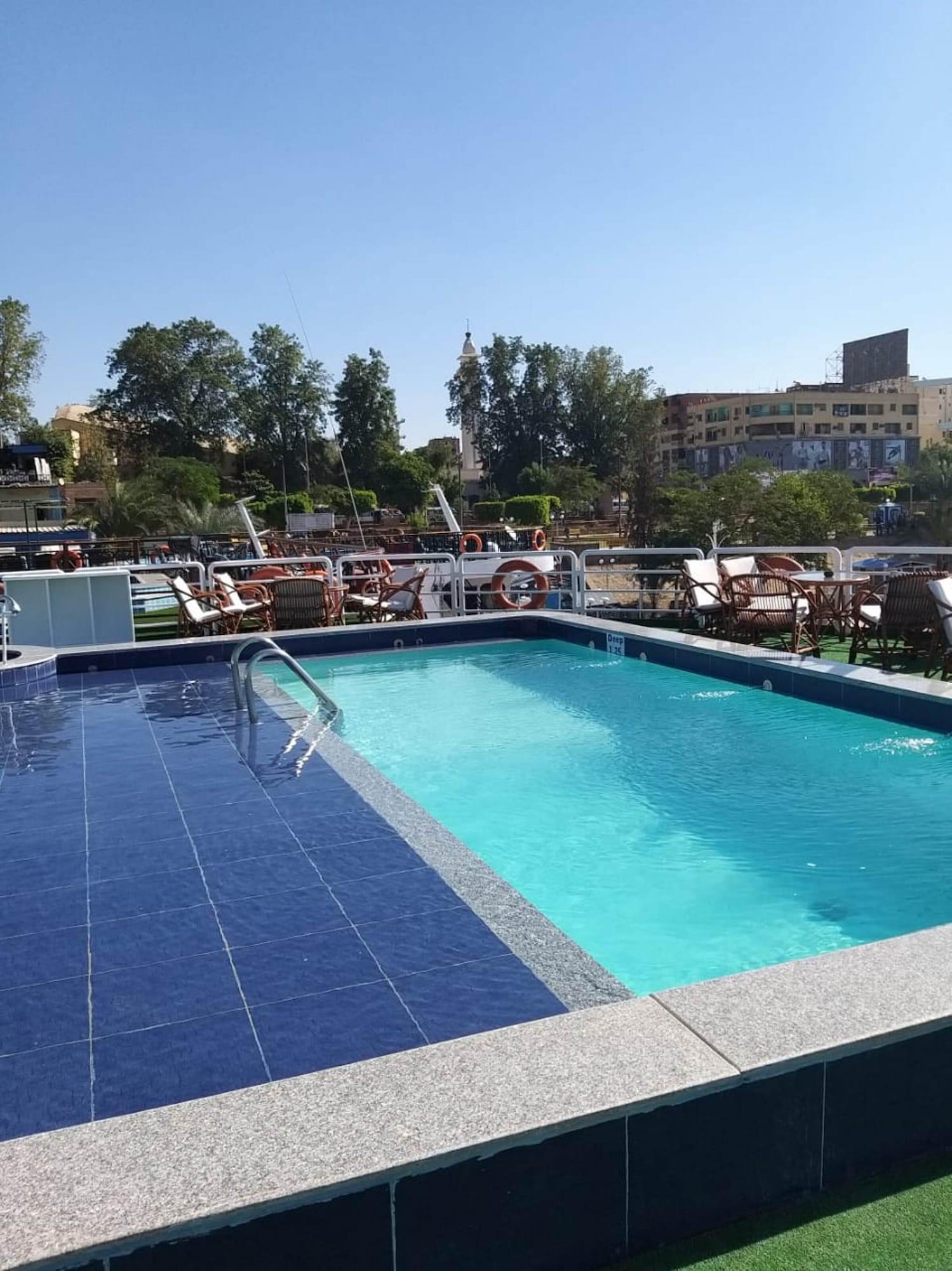 Vista Piscina MS King Tut I Nile Cruise