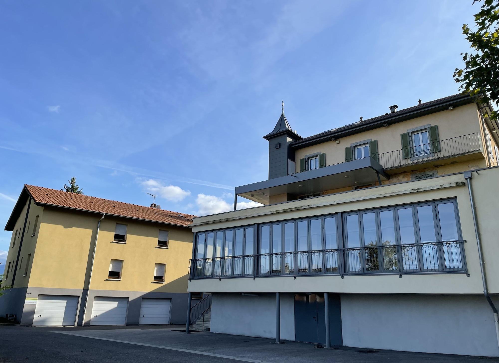 Vista Exterior La Tour d'Ivoire