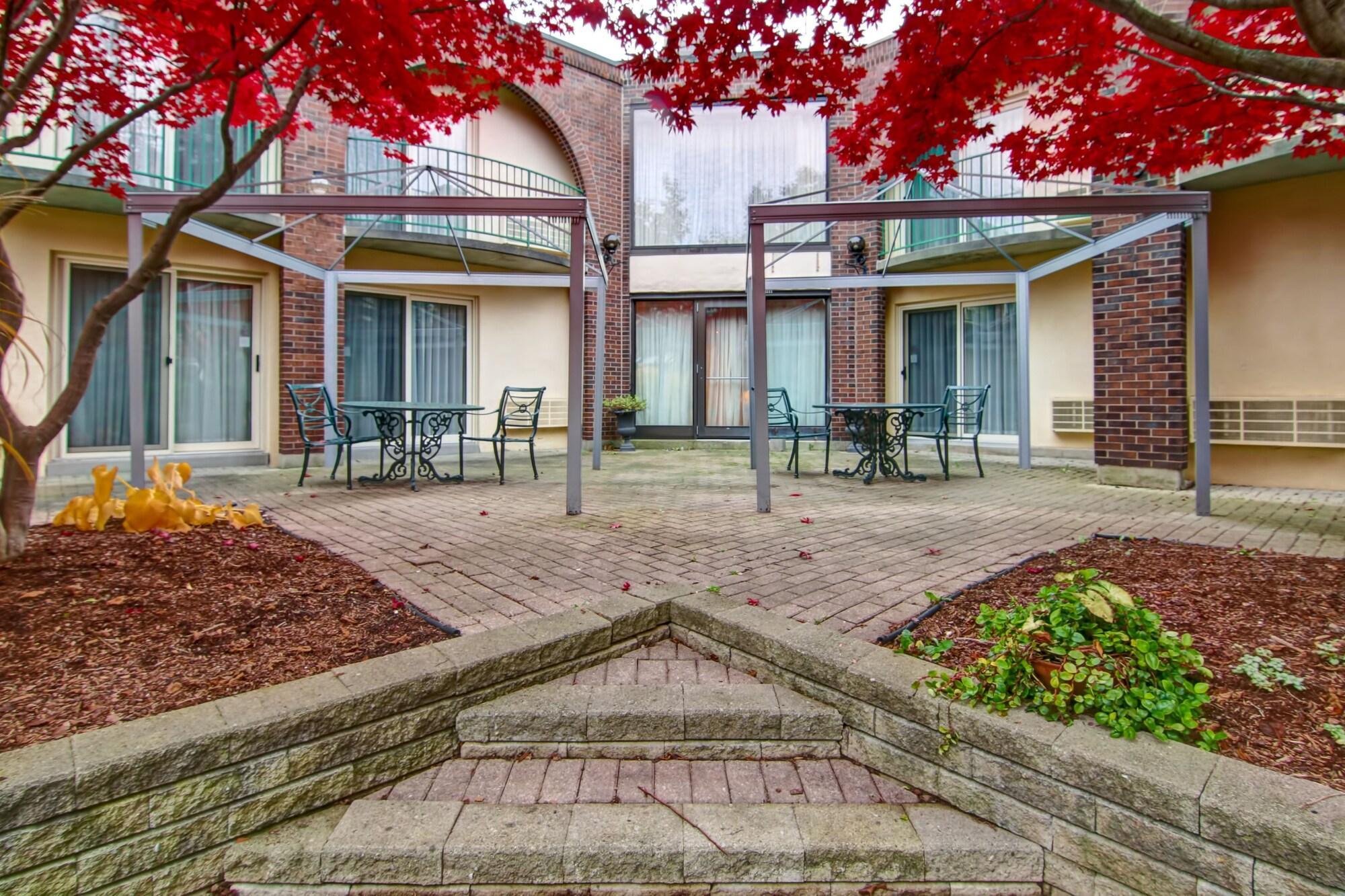 Vista Exterior Inn of Waterloo and Conference Centre