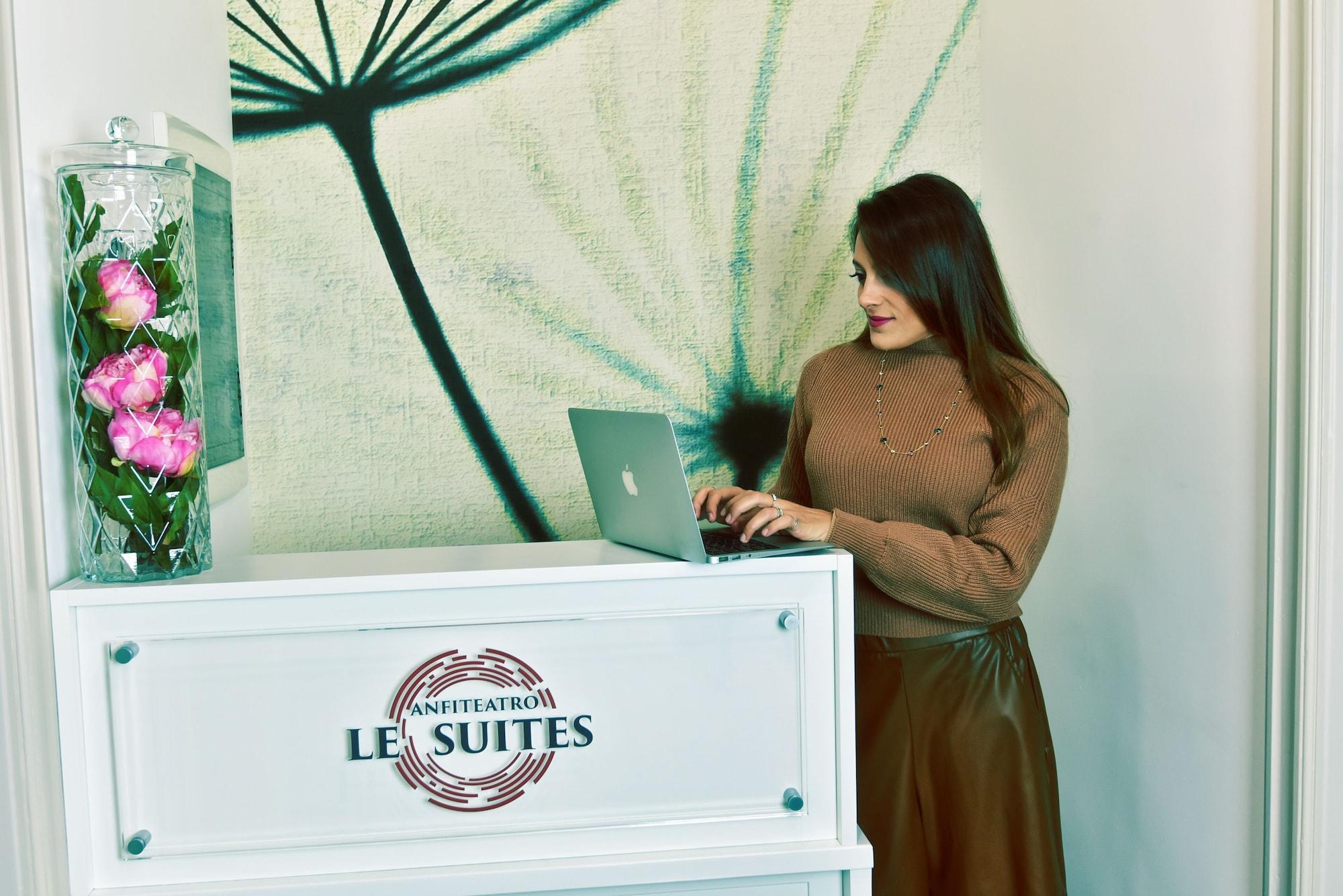 Vista Lobby Anfiteatro Le Suites