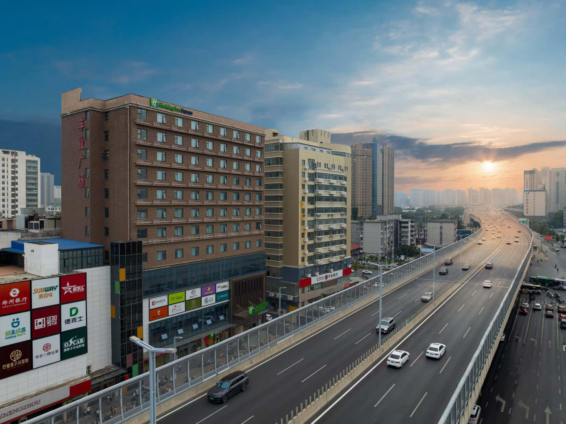 Vista Exterior Holiday Inn Express Zhengzhou Nongye Road