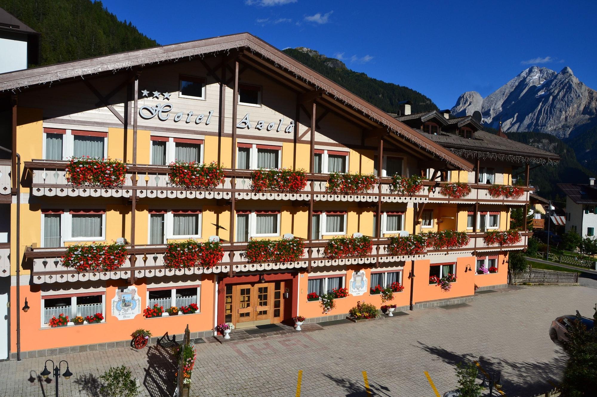 Vista Exterior Hotel Azola