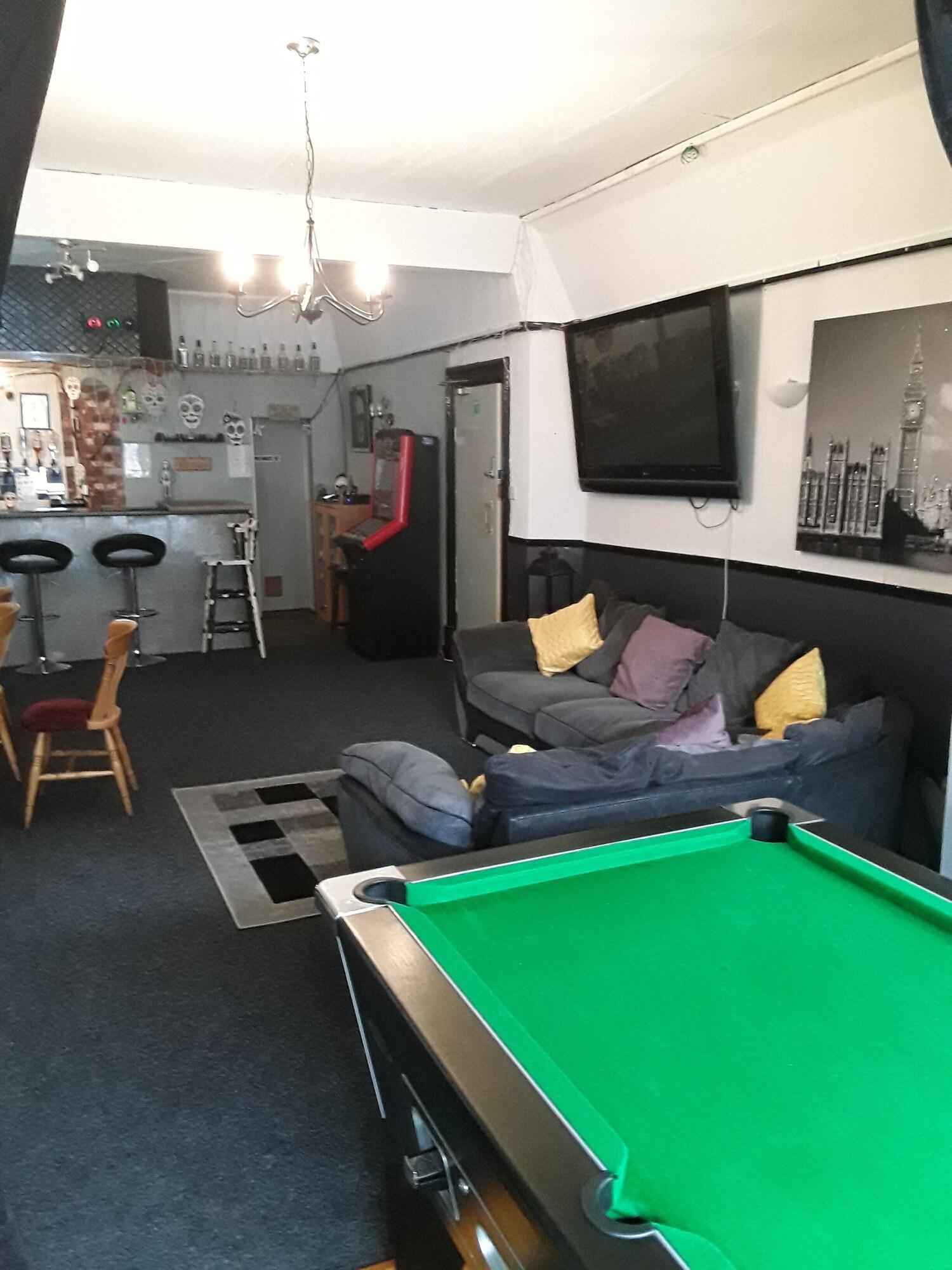 Bar/Salón Crompton House