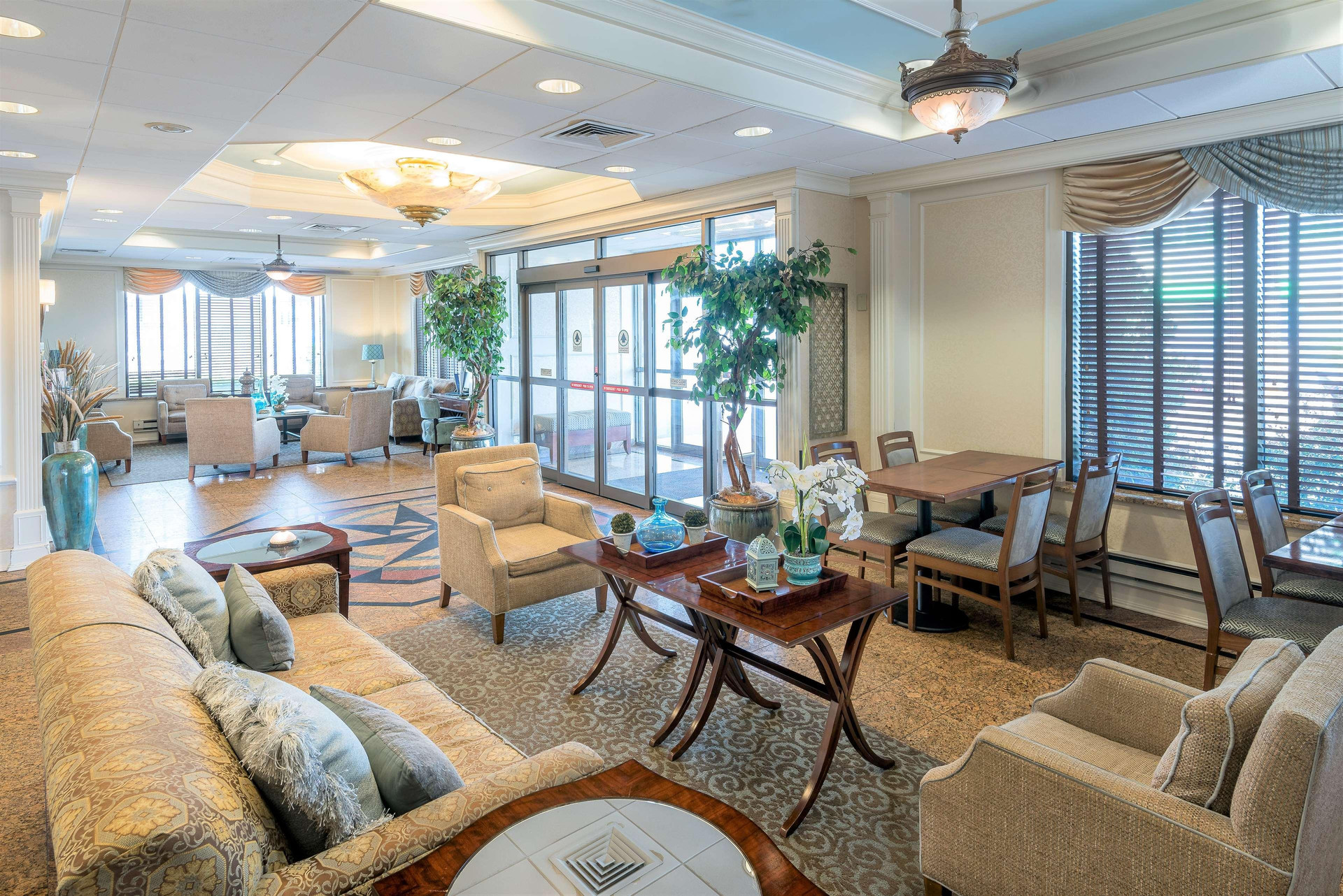 Vista Lobby Five Towns Motor Inn