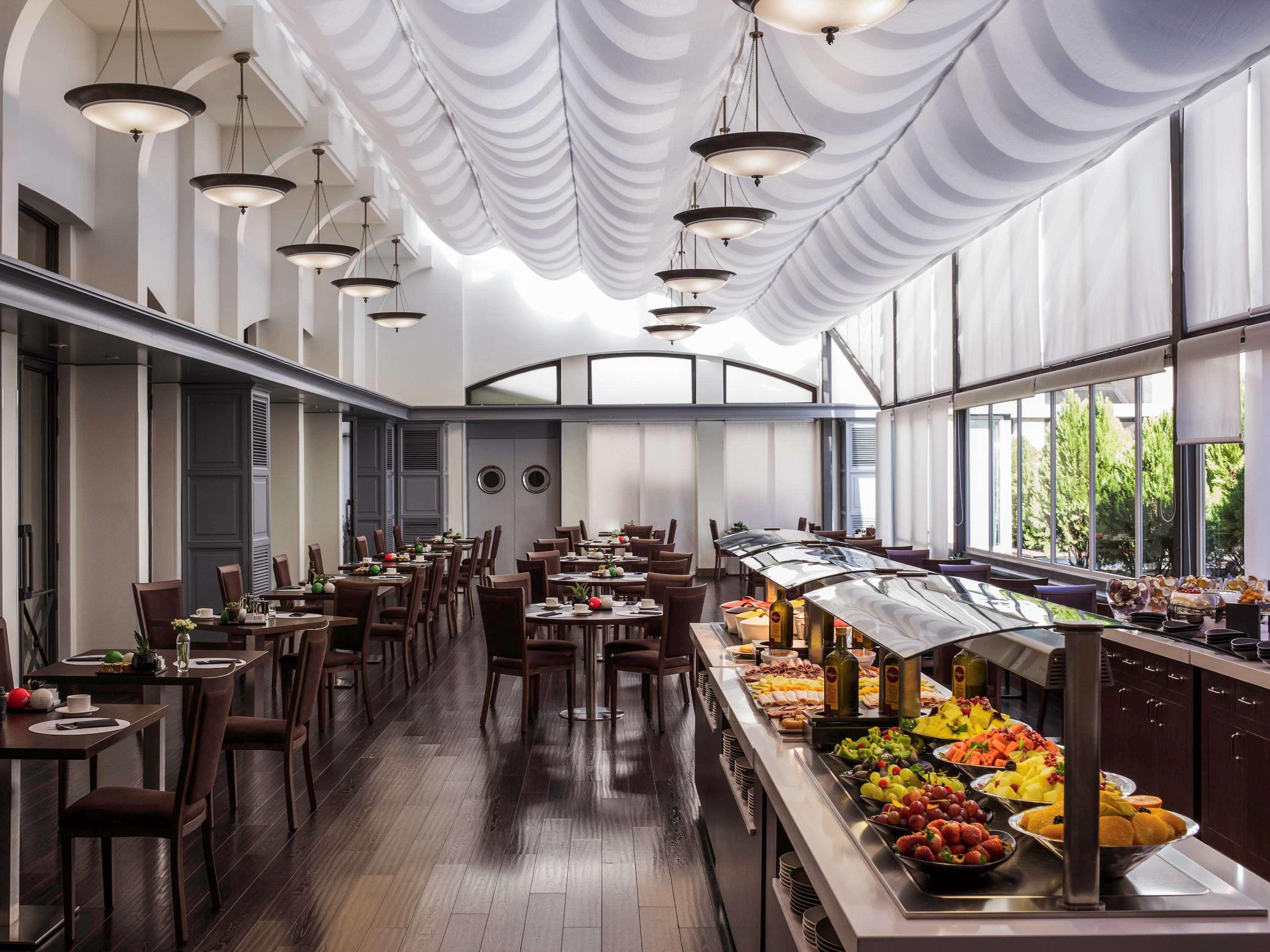 Restaurant Hotel Pullman Madrid Airport & Feria