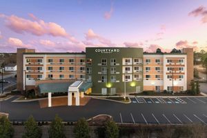 Alojamiento - Courtyard By Marriott Fayetteville Fort Bragg Spring Lake