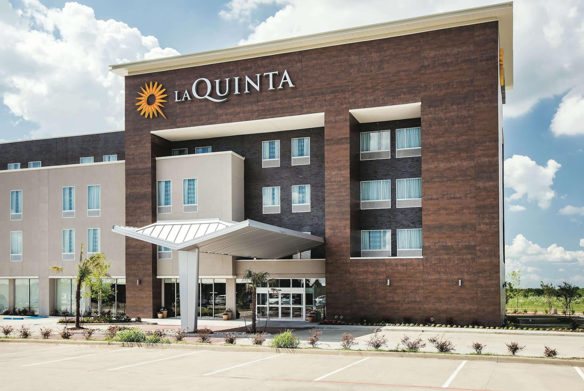 Vista Exterior La Quinta Inn & Suites by Wyndham Dallas Plano - The Colony