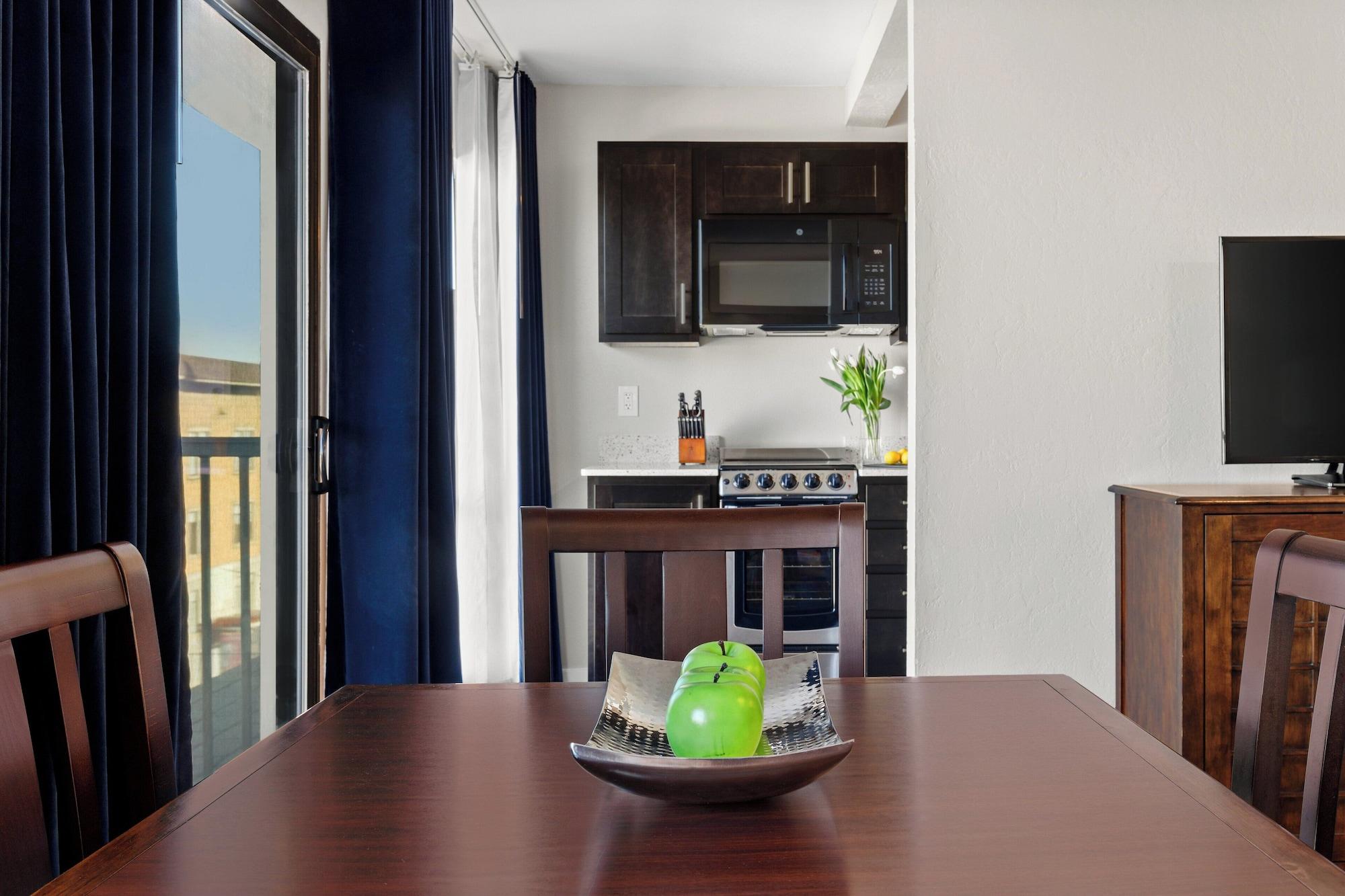 Restaurant Suites At Fishermans Wharf