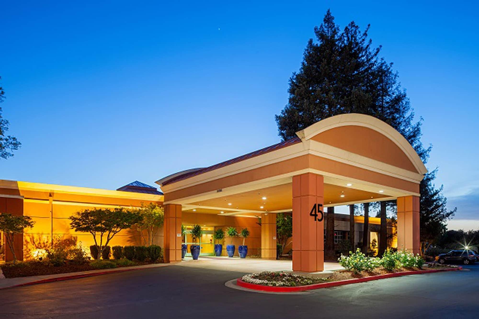 Vista Exterior Concord Plaza Hotel
