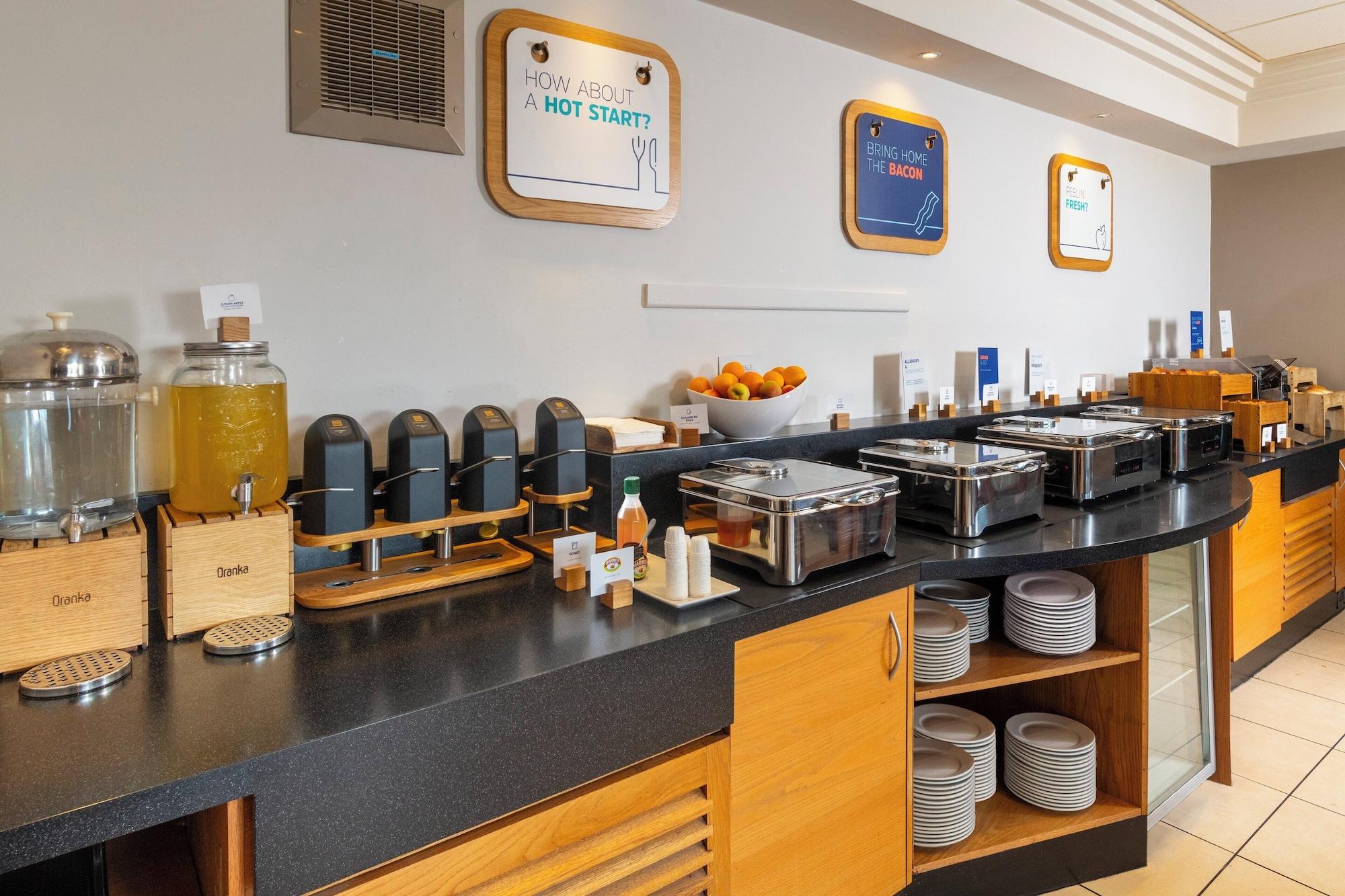 Restaurant Holiday Inn Express London Chingford by IHG