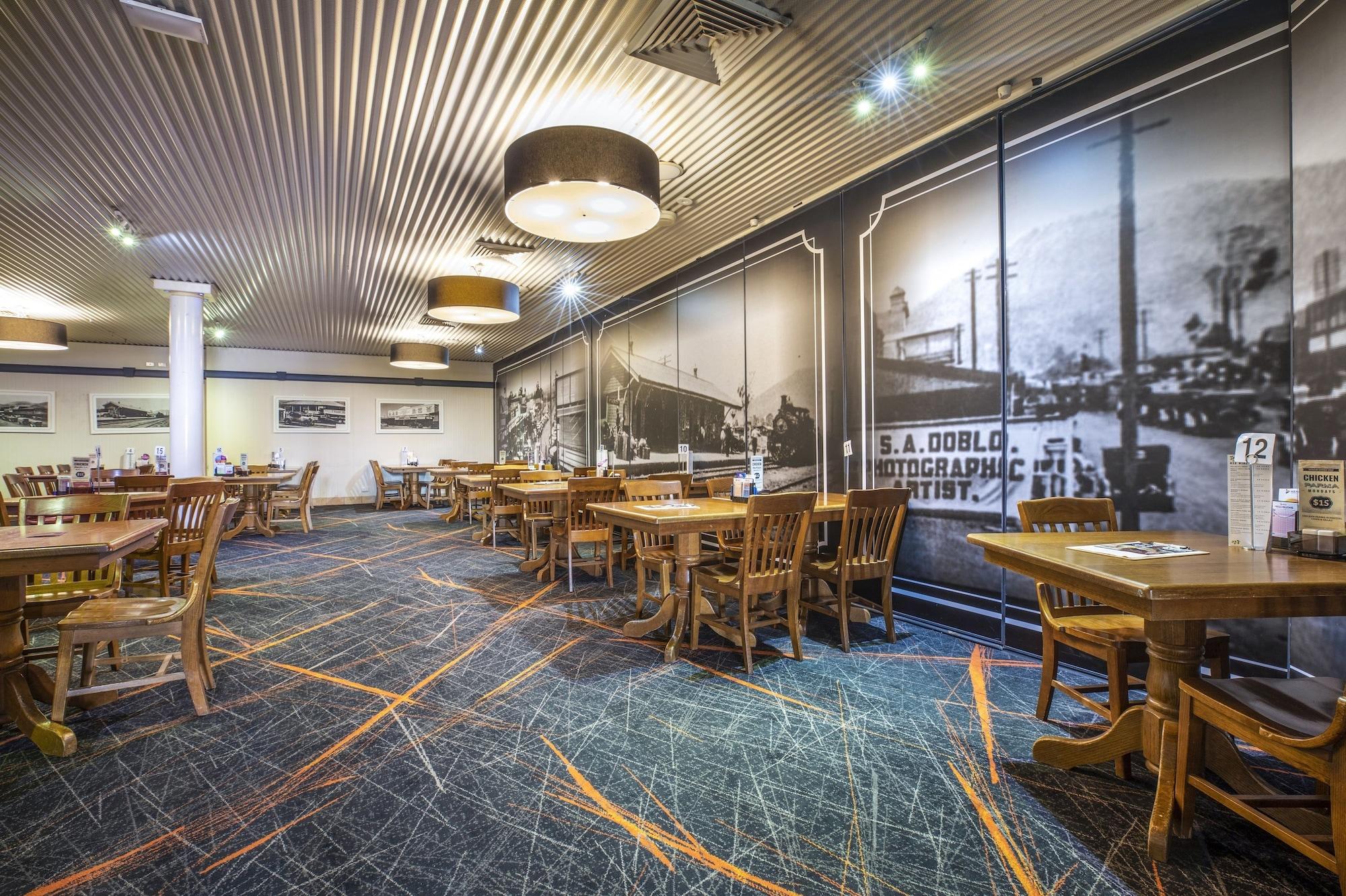 Restaurant Nightcap at Atherton Hotel