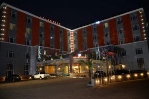 Alojamiento - Grand Pela Hotels & Suites
