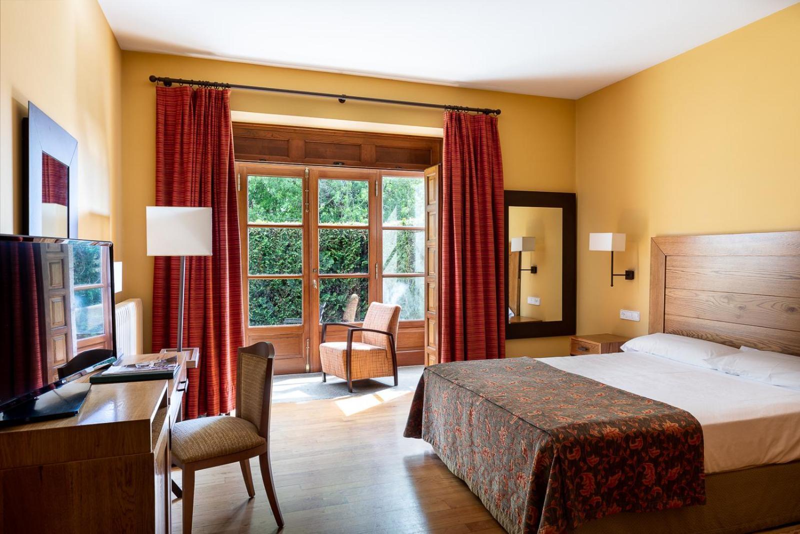 Vista Exterior Parador De Tui