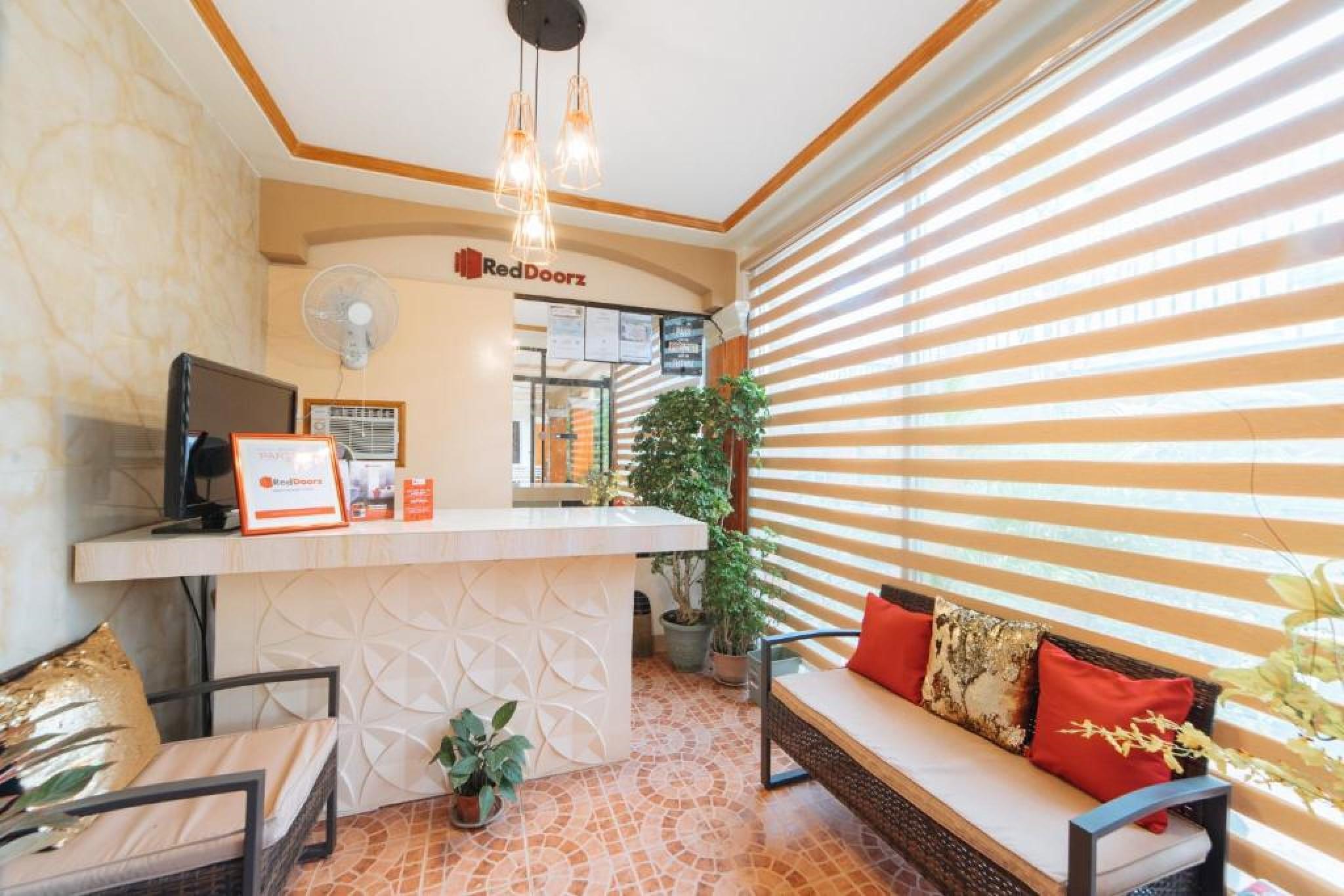 Vista Lobby RedDoorz @ Q Abeto Street Mandurriao