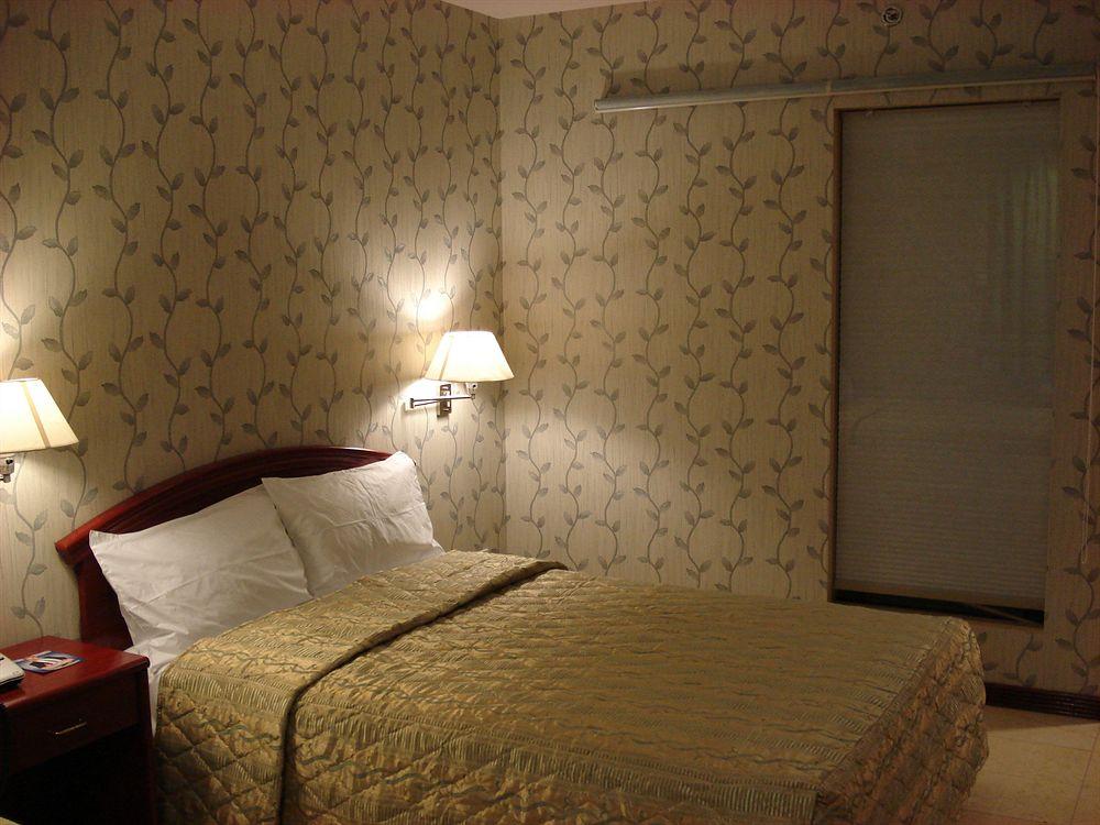 Guest room Kings Hotel