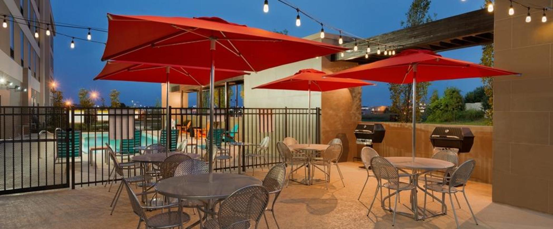 Vista Piscina Home2 Suites by Hilton Gonzales, LA