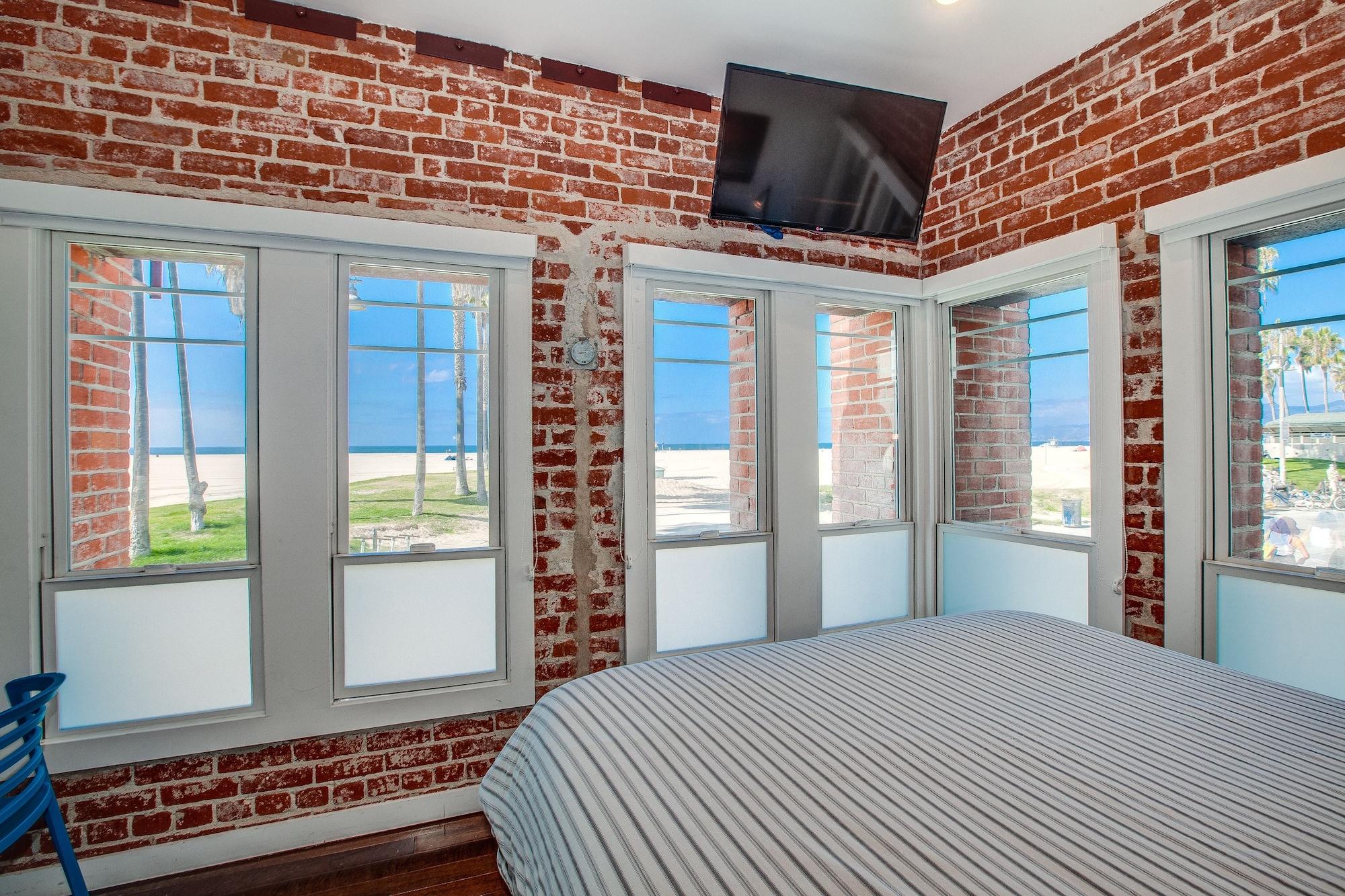 Playa Venice Breeze Suites