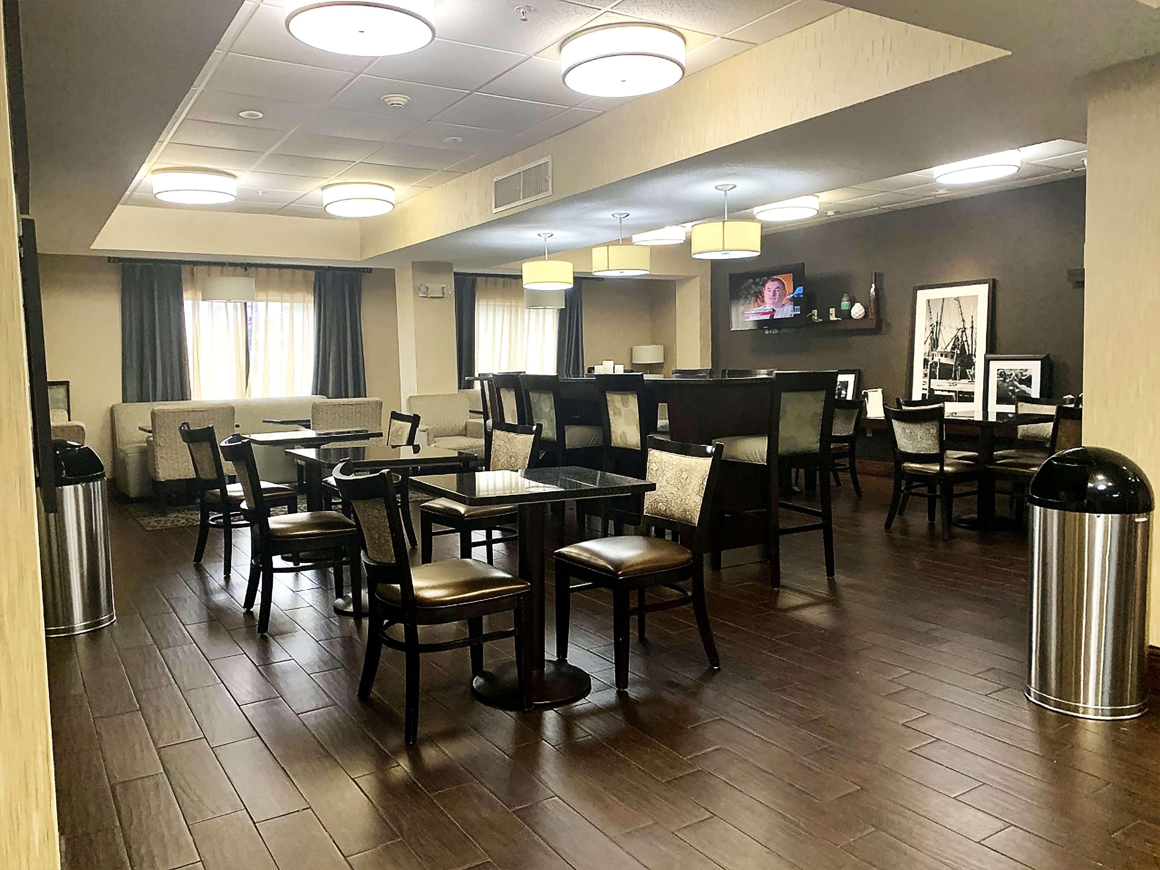 Restaurant Comfort Inn Darien - North Brunswick