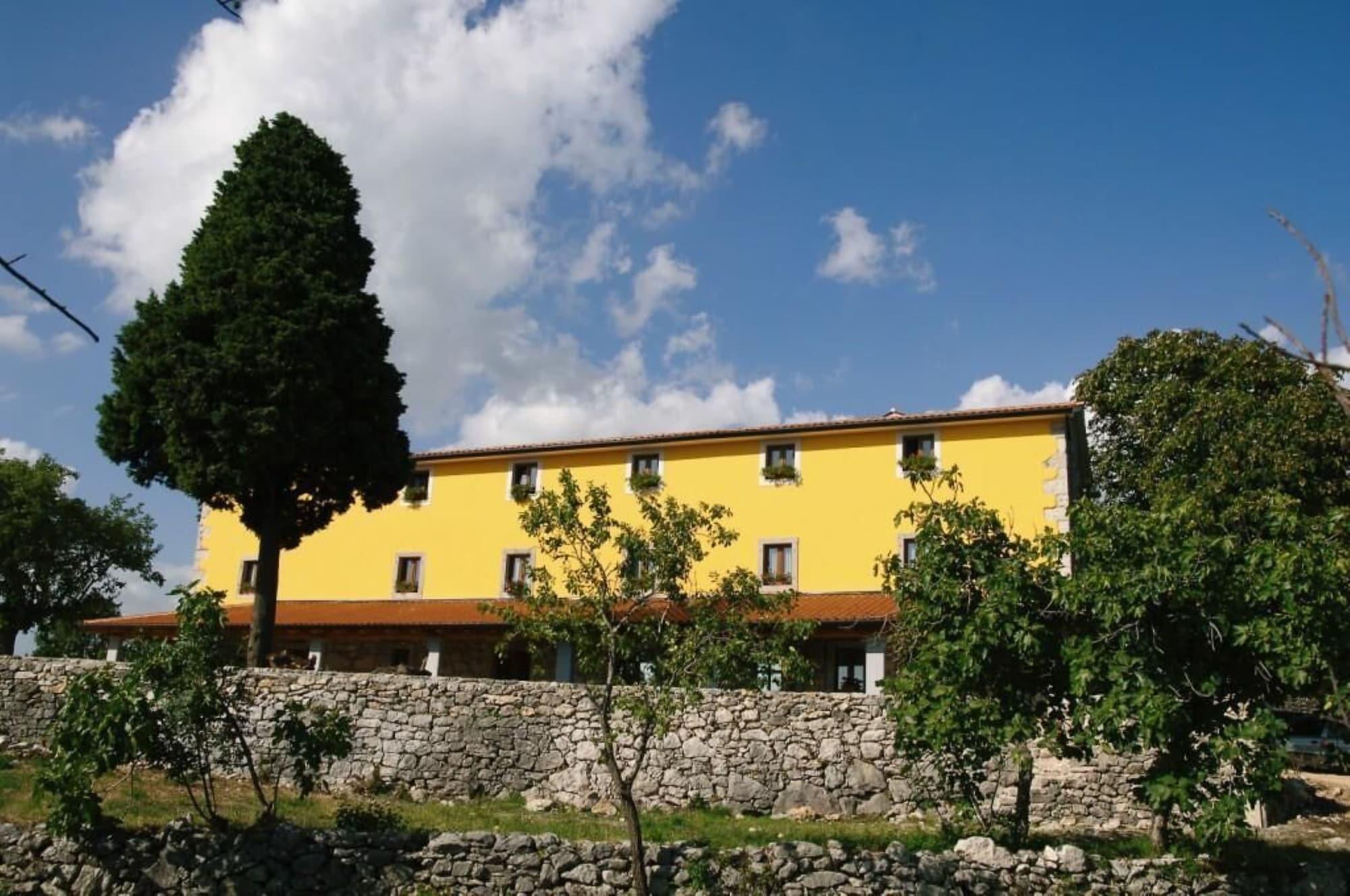 Vista Exterior Villa Calussovo