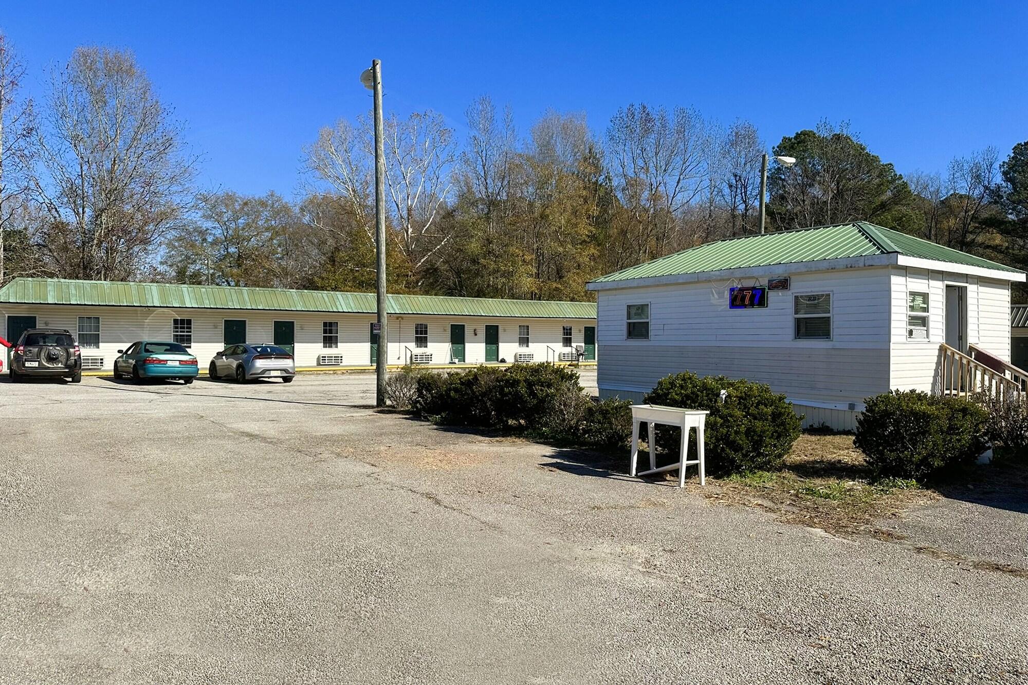 Varios Sparta Seven Motel By OYO near Milledgeville
