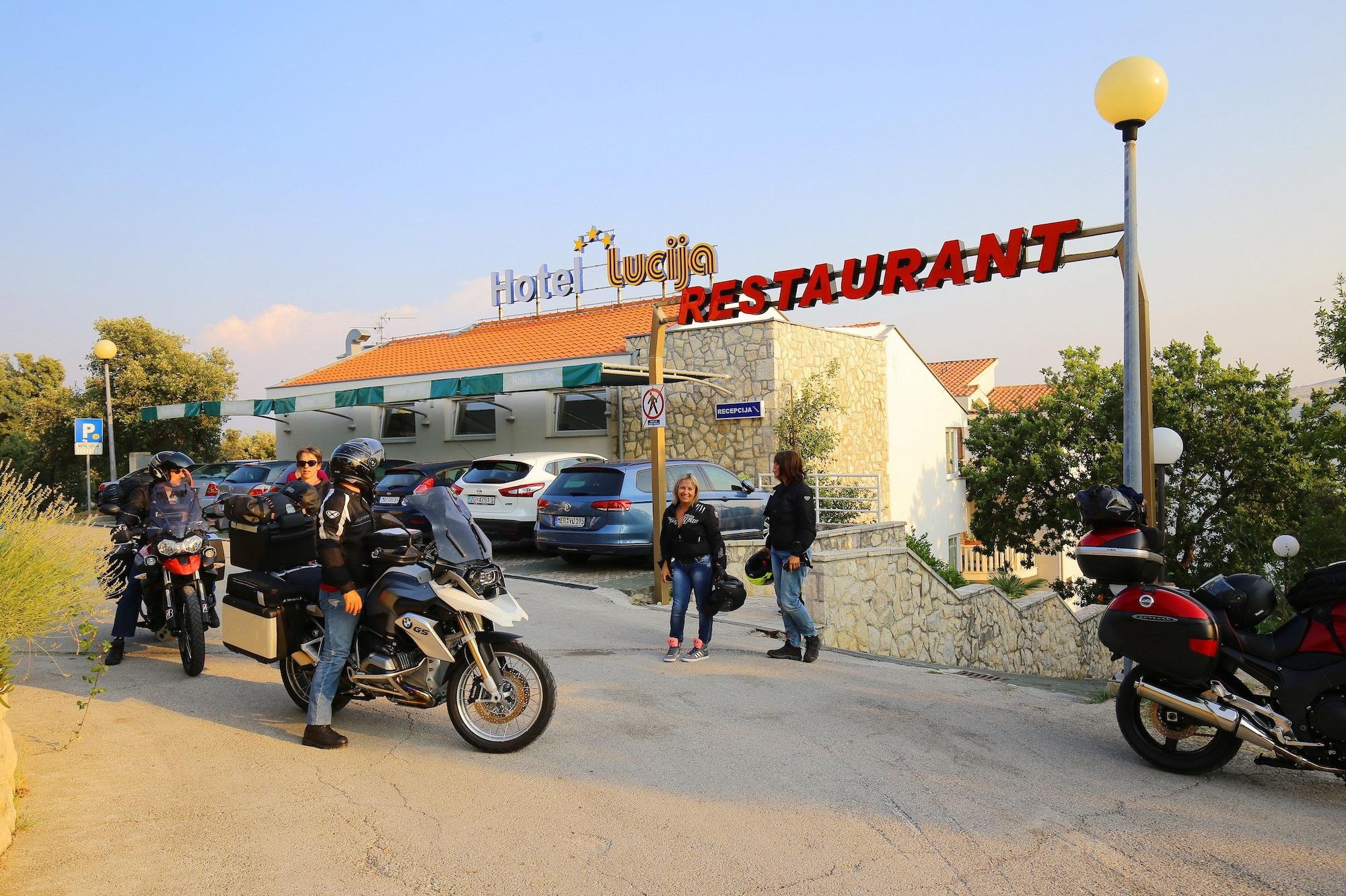 Vista Exterior Hotel Lucija