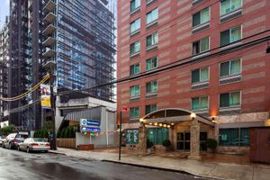 Alojamiento - Best Western Queens Court Hotel