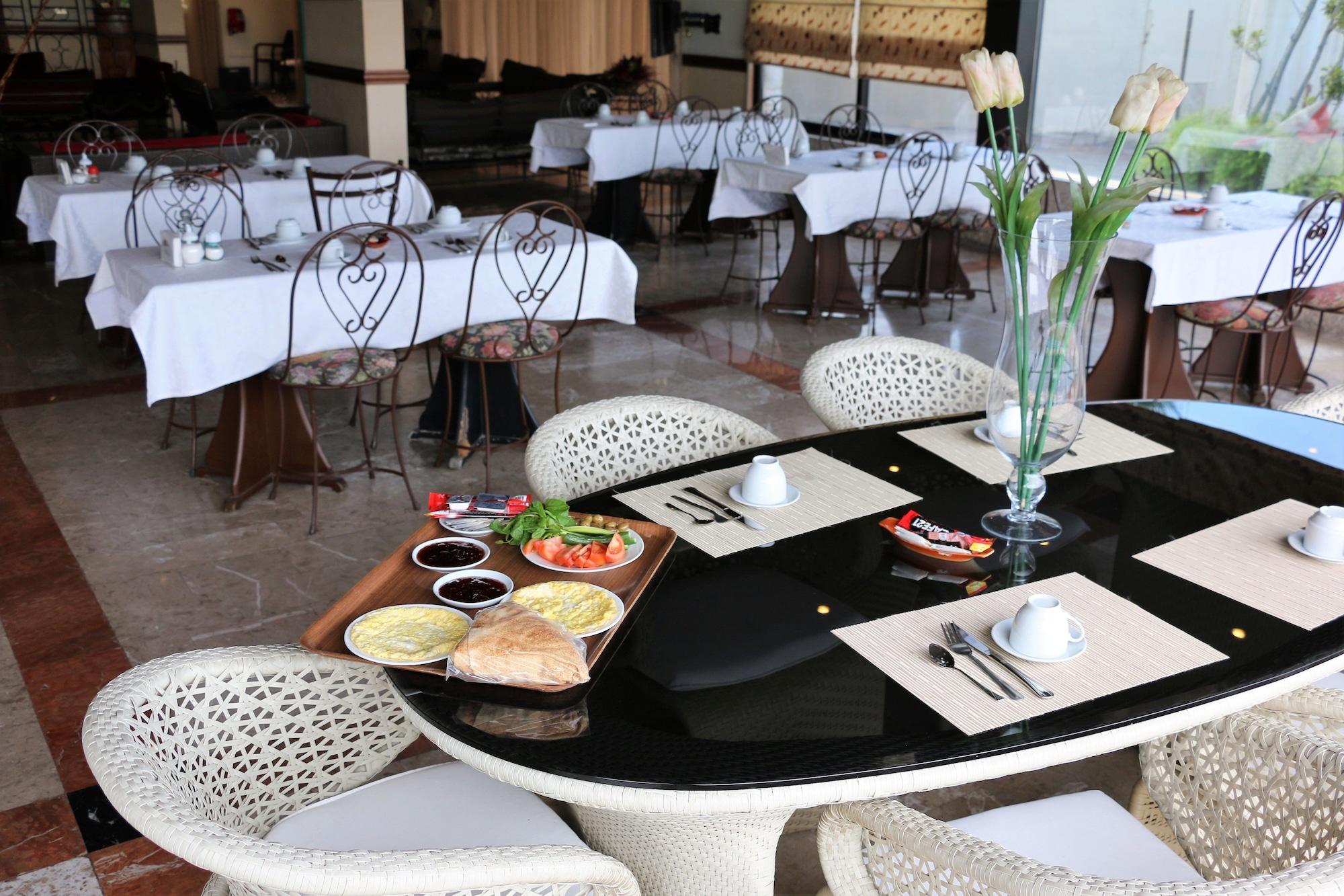 Vista Lobby Holiday Suites Hotel And Beach