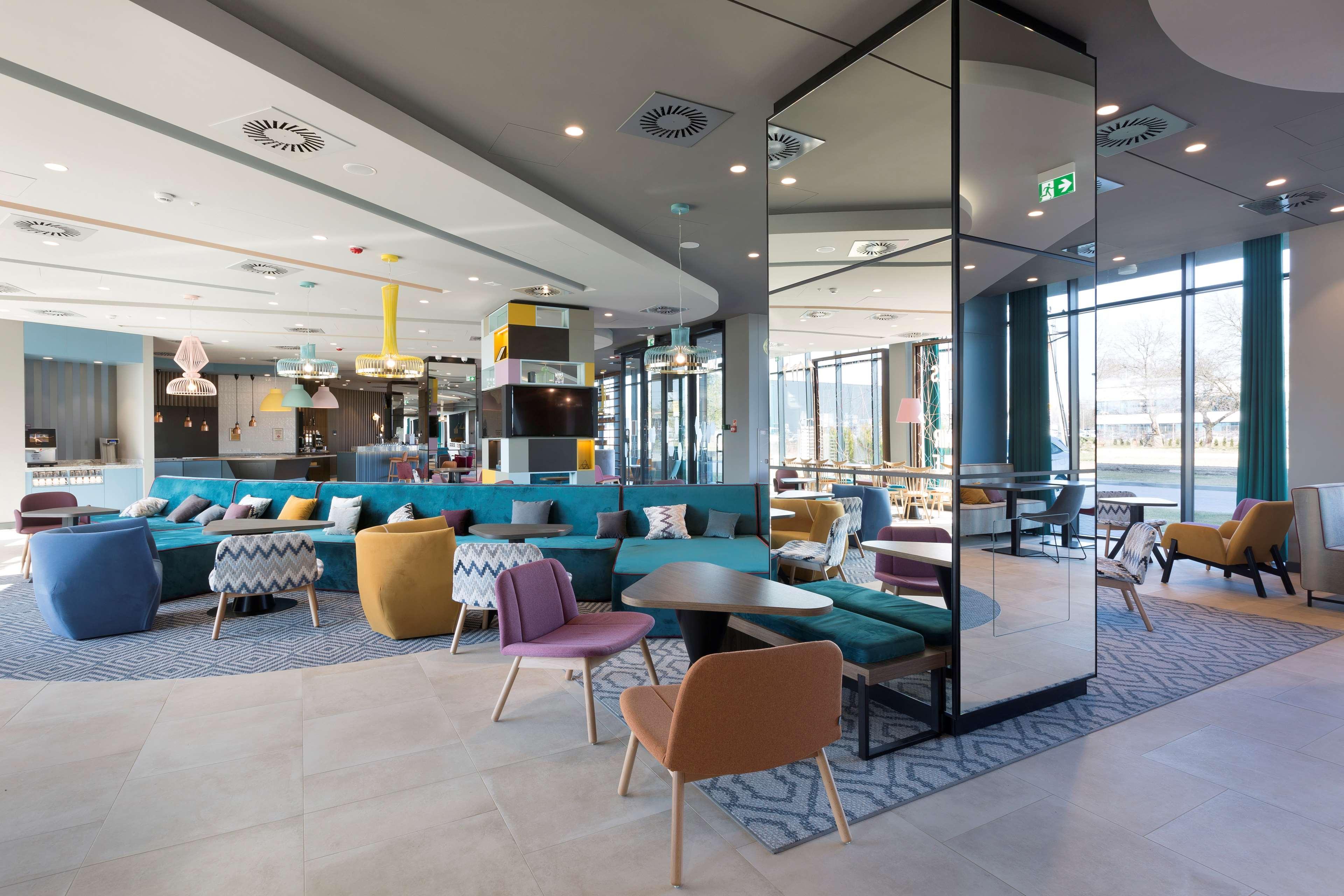 Vista Lobby Hampton by Hilton Krakow Airport