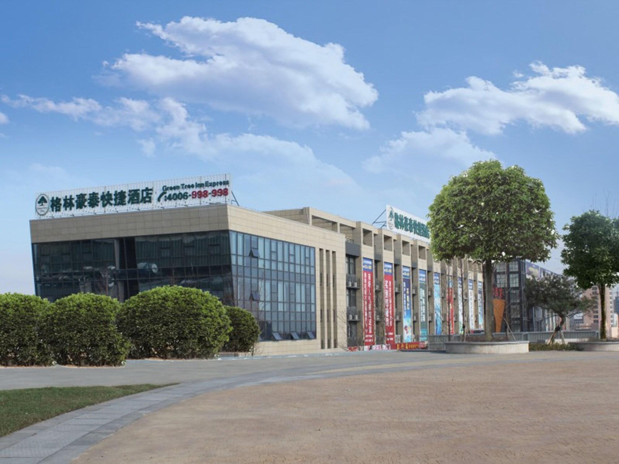 Vista Exterior GreenTree Inn WeiHai RongCheng Bus Station BORDER TRADE CITY Express Hotel