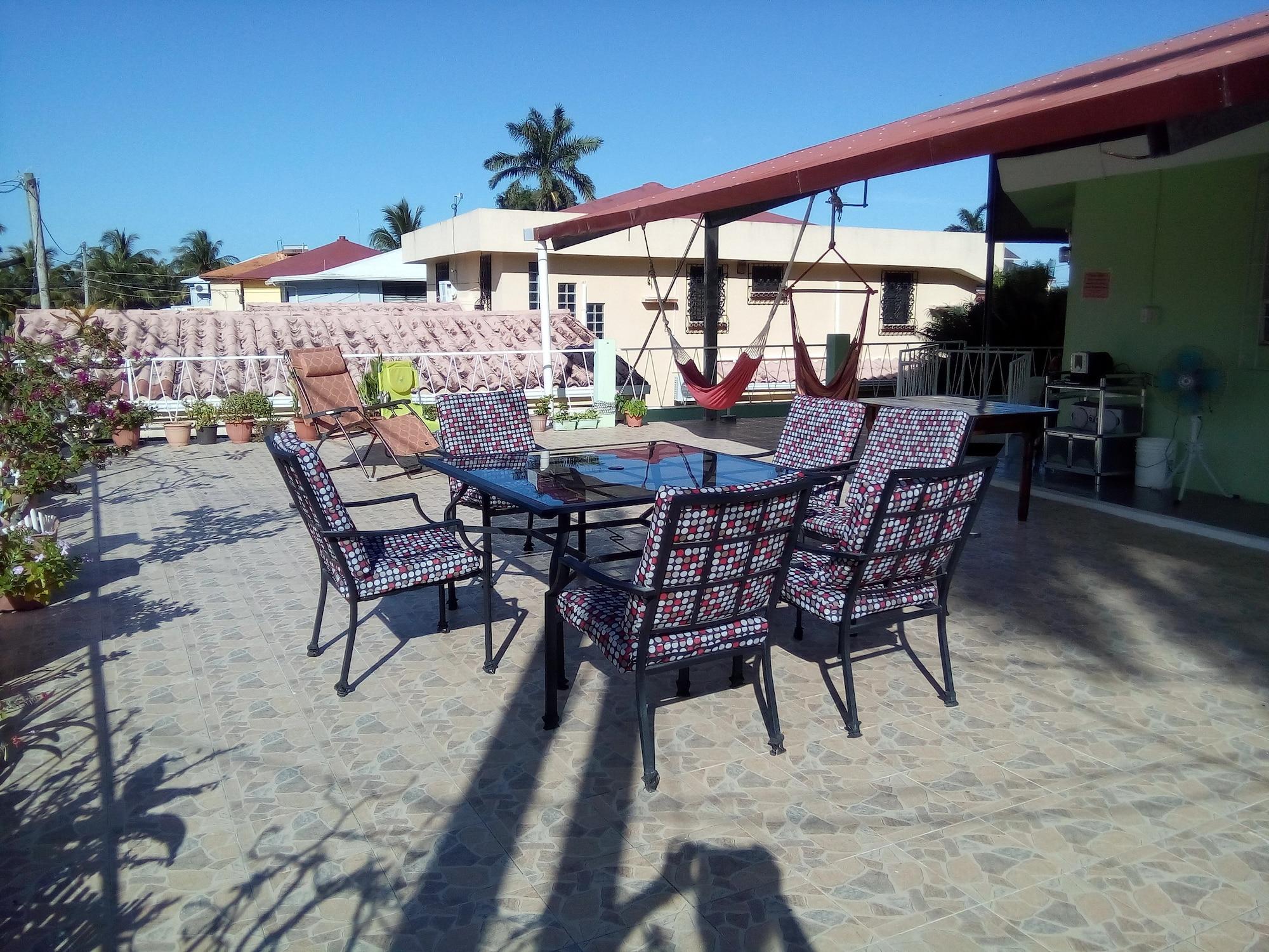 Varios The Red Hut Inn