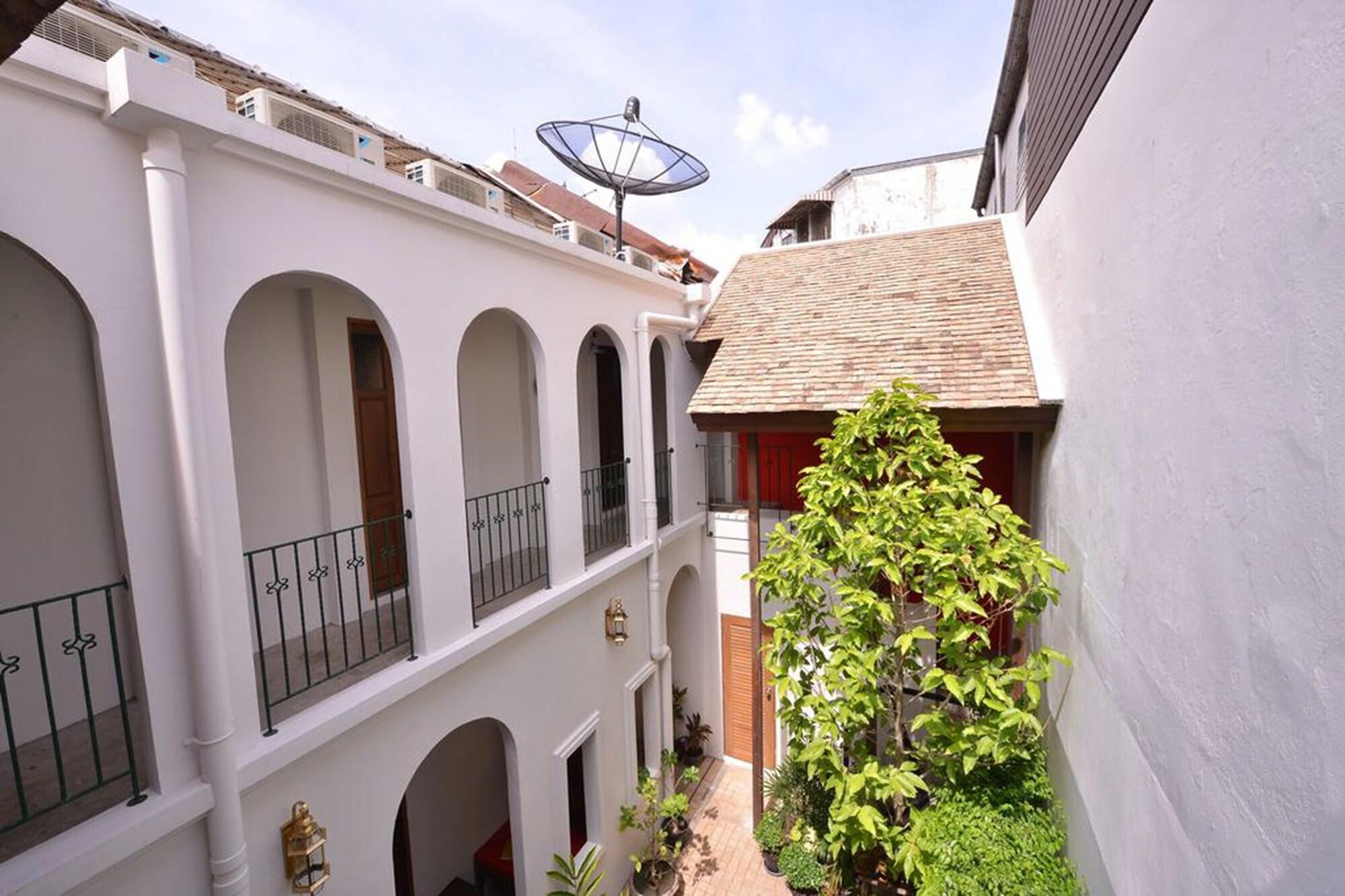 Vista Exterior Neighbor Phuthon