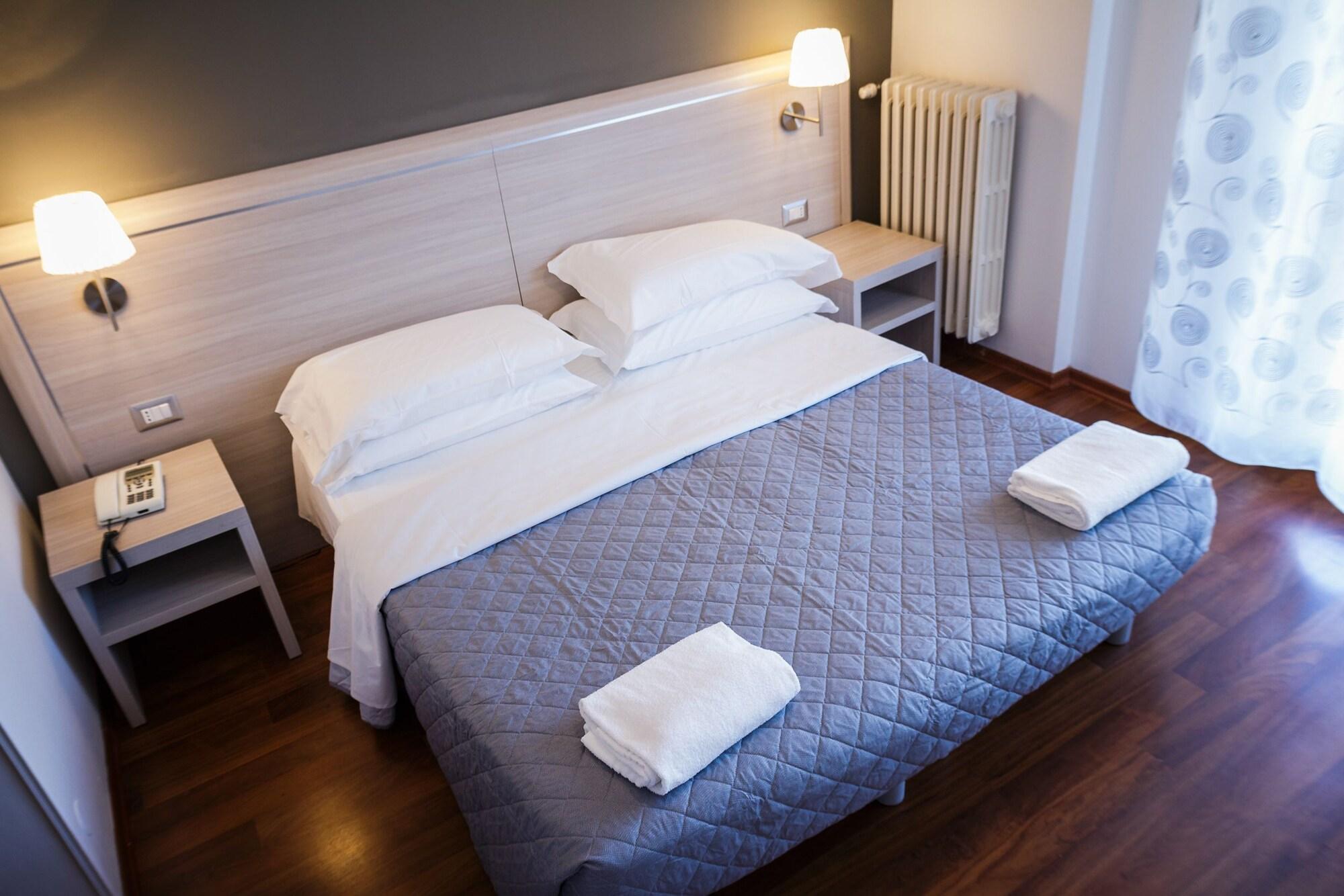Varios Twelve Hotel