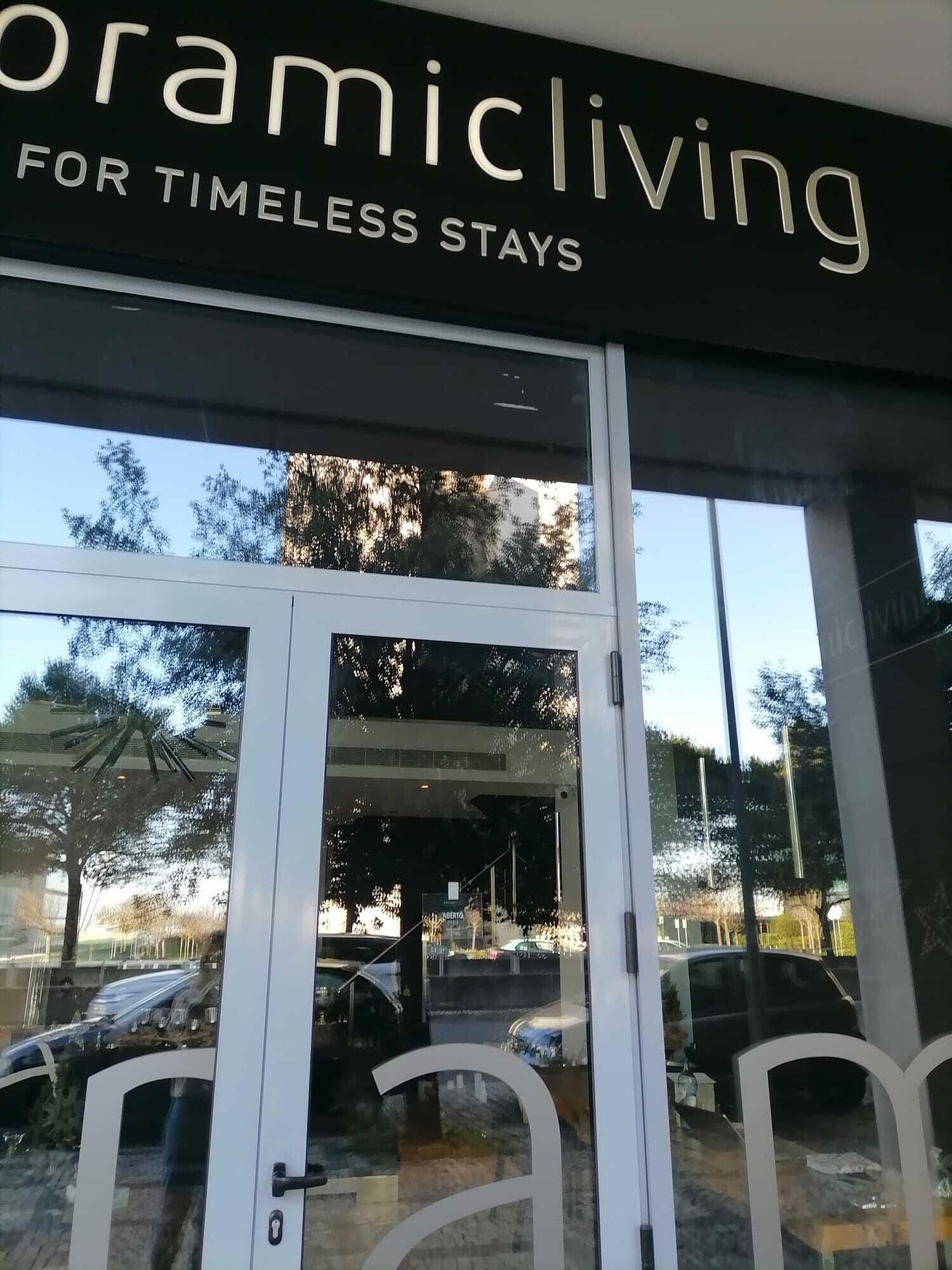 Vista Lobby Panoramic Living