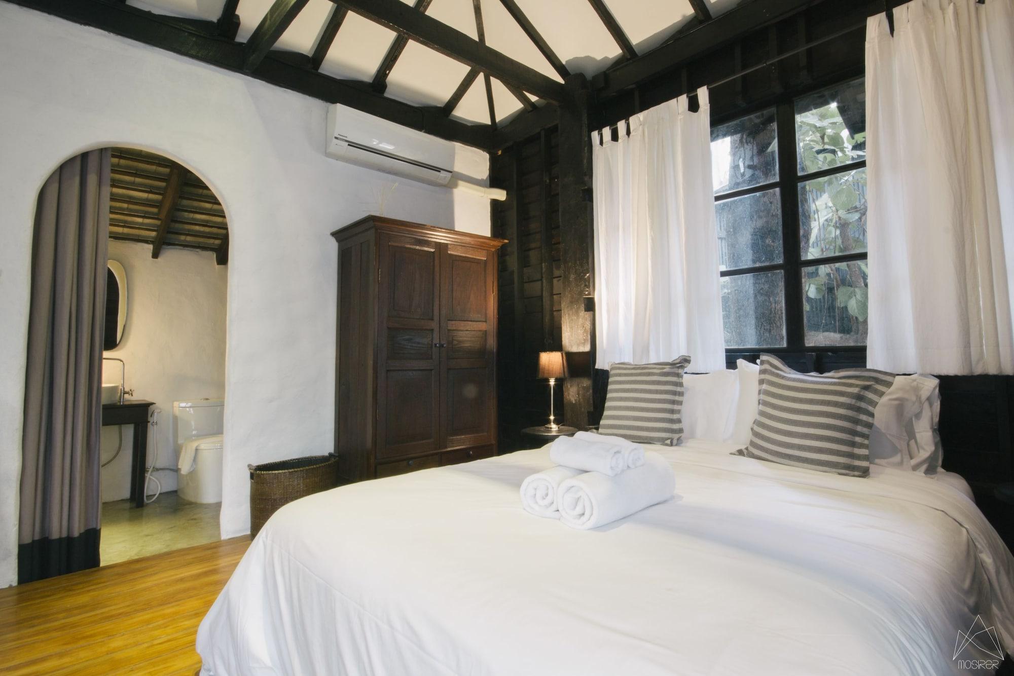 Varios Chotana Villa