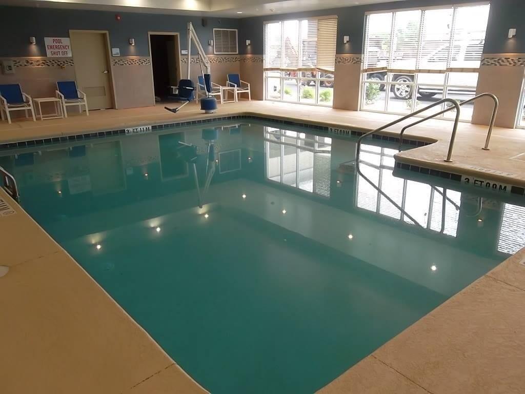 Vista Piscina Holiday Inn Express Hotel & Suites Goldsboro - Base Area by IHG